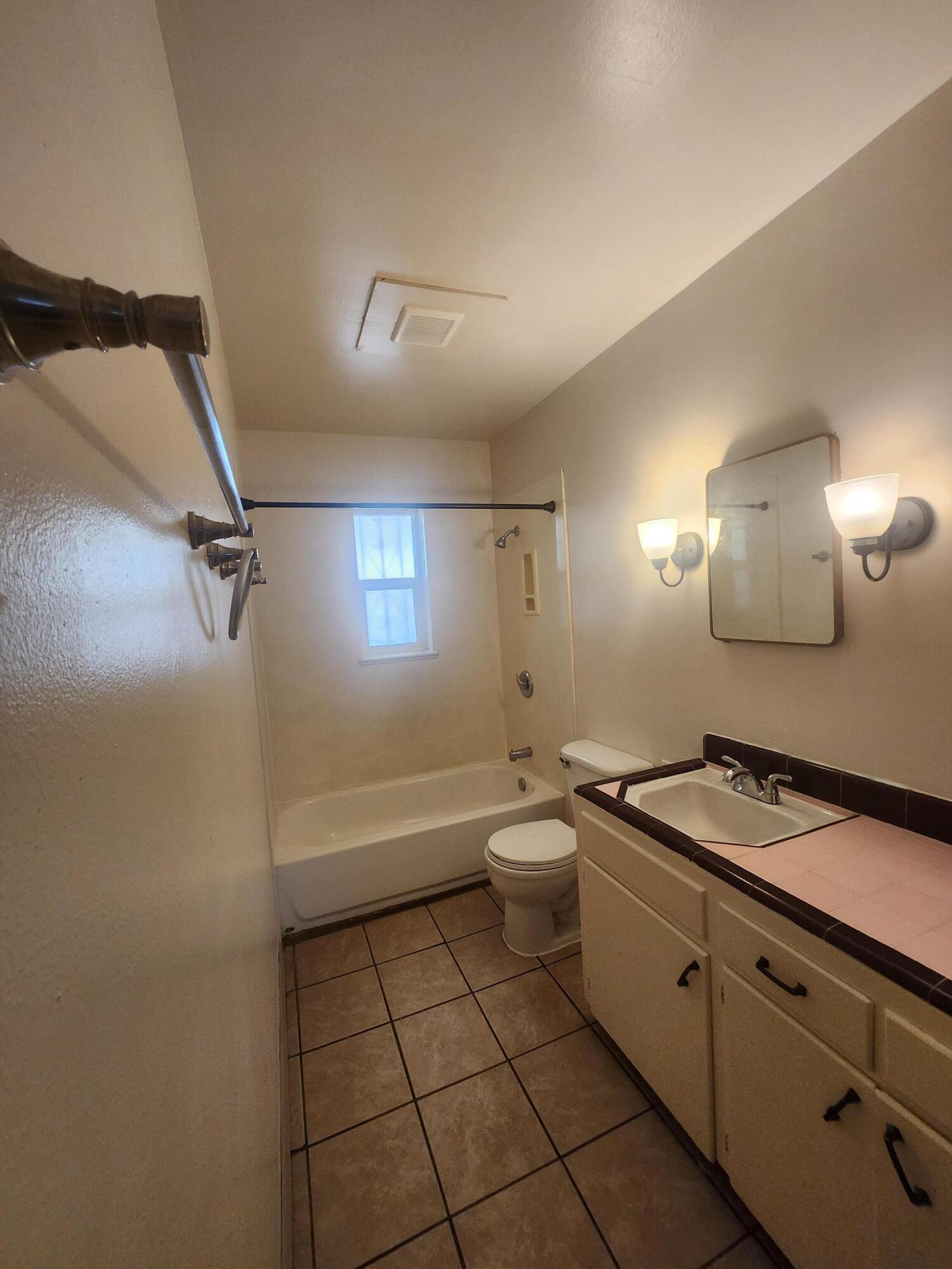 Photo 11 — 2518 Wyoming Boulevard NE