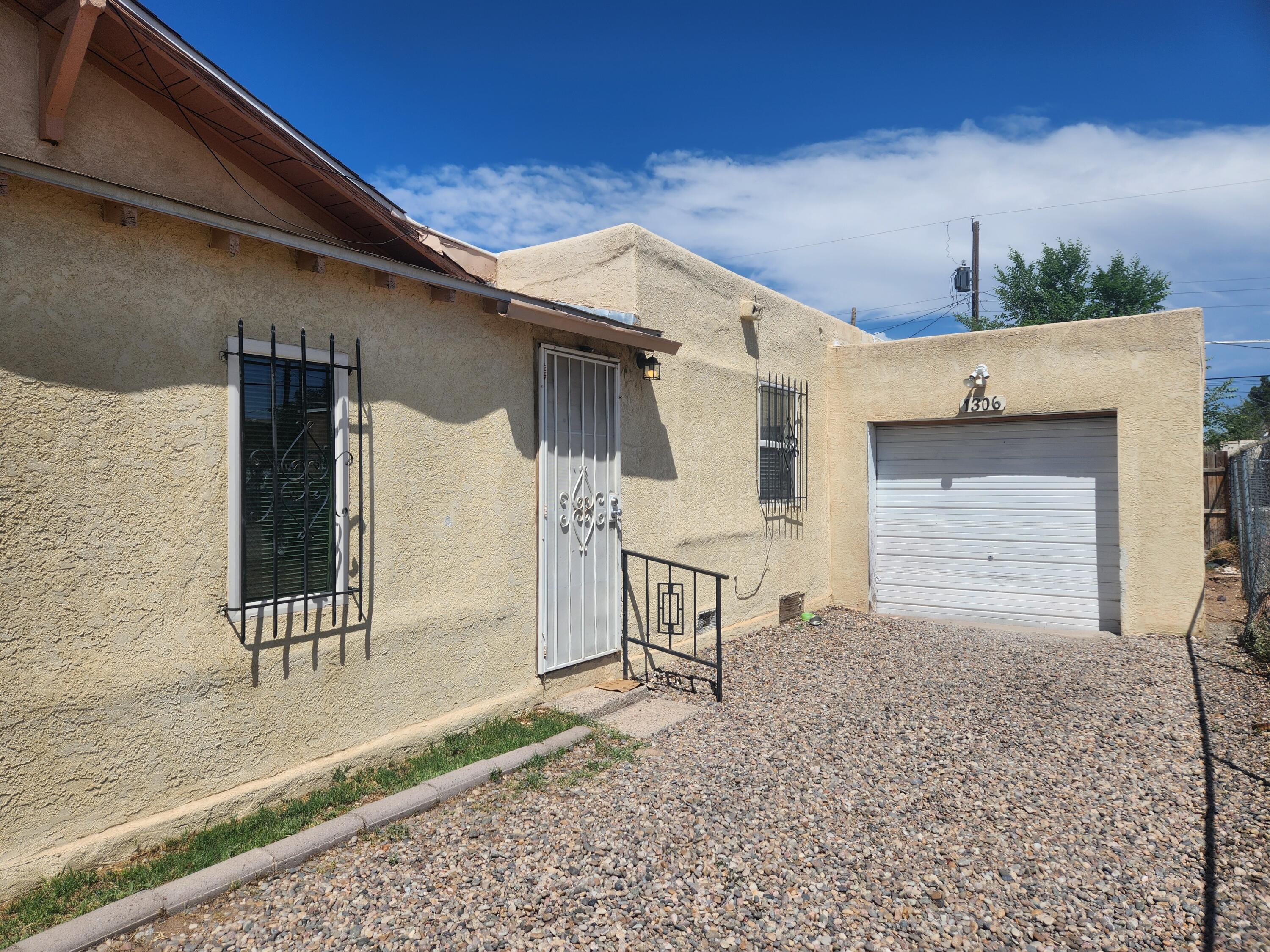 1306 Los Tomases Drive NW