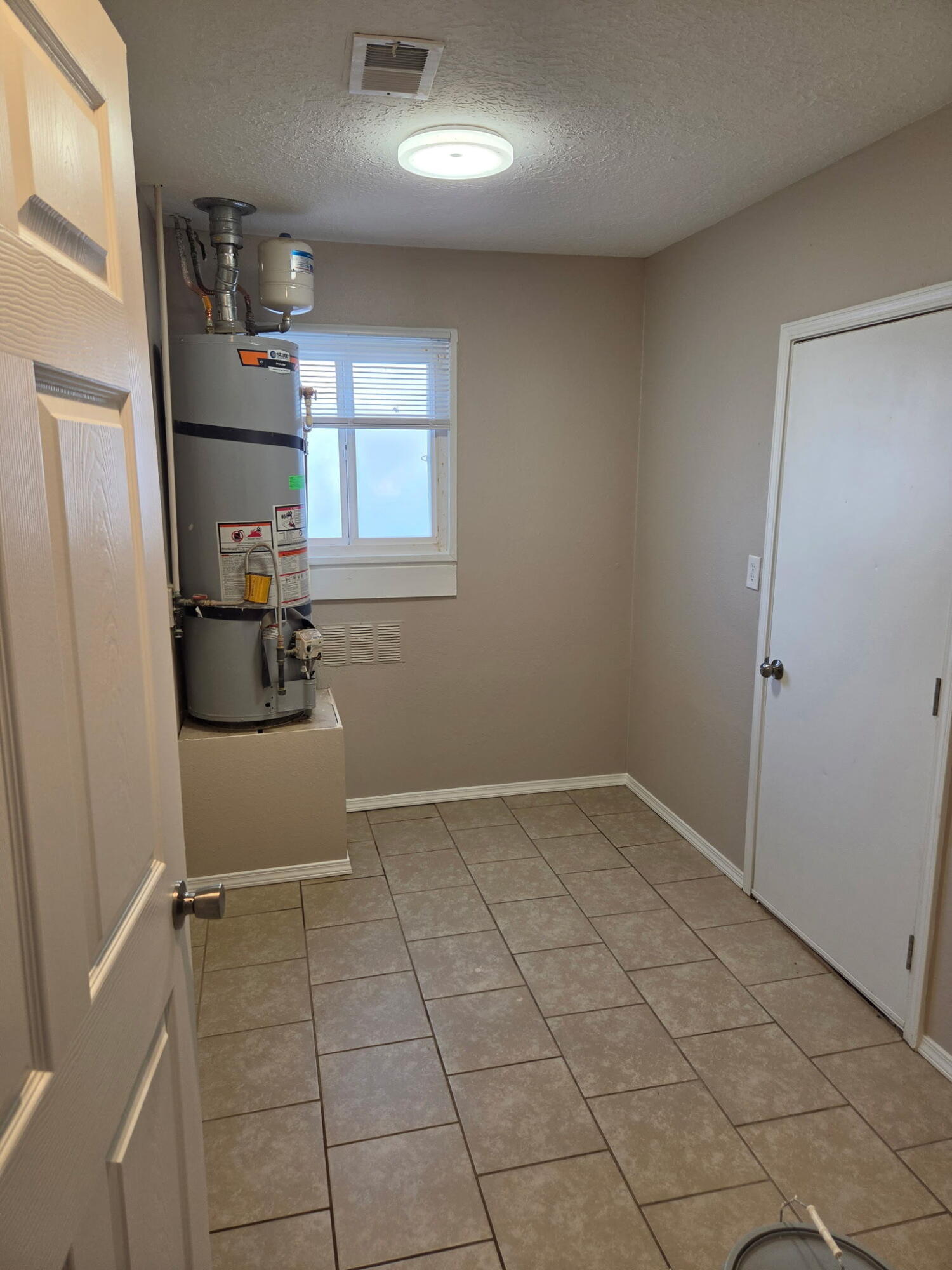Photo 3 — 9036 Cordova Avenue NE