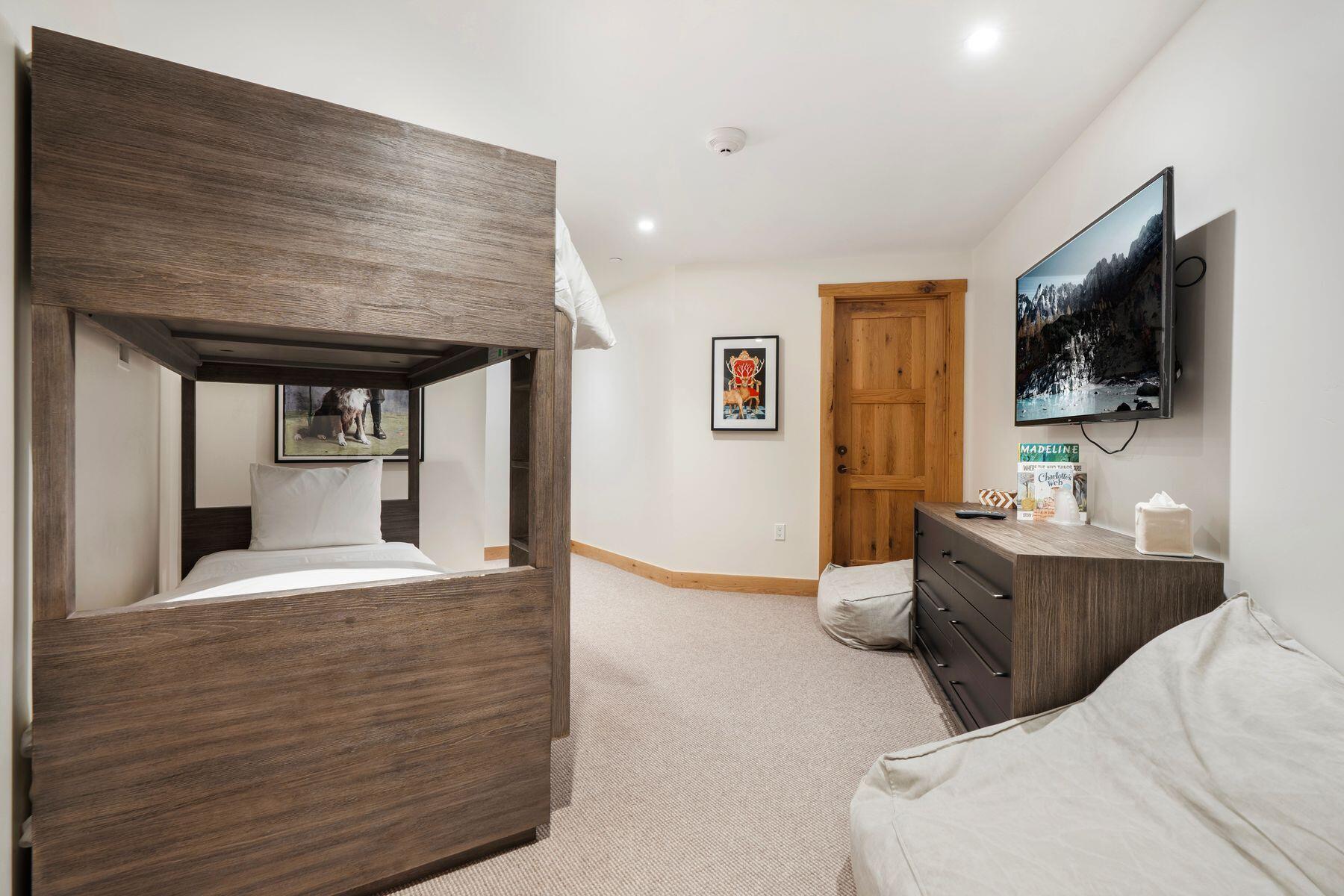 Photo 5 — 116 Sutton Place 504