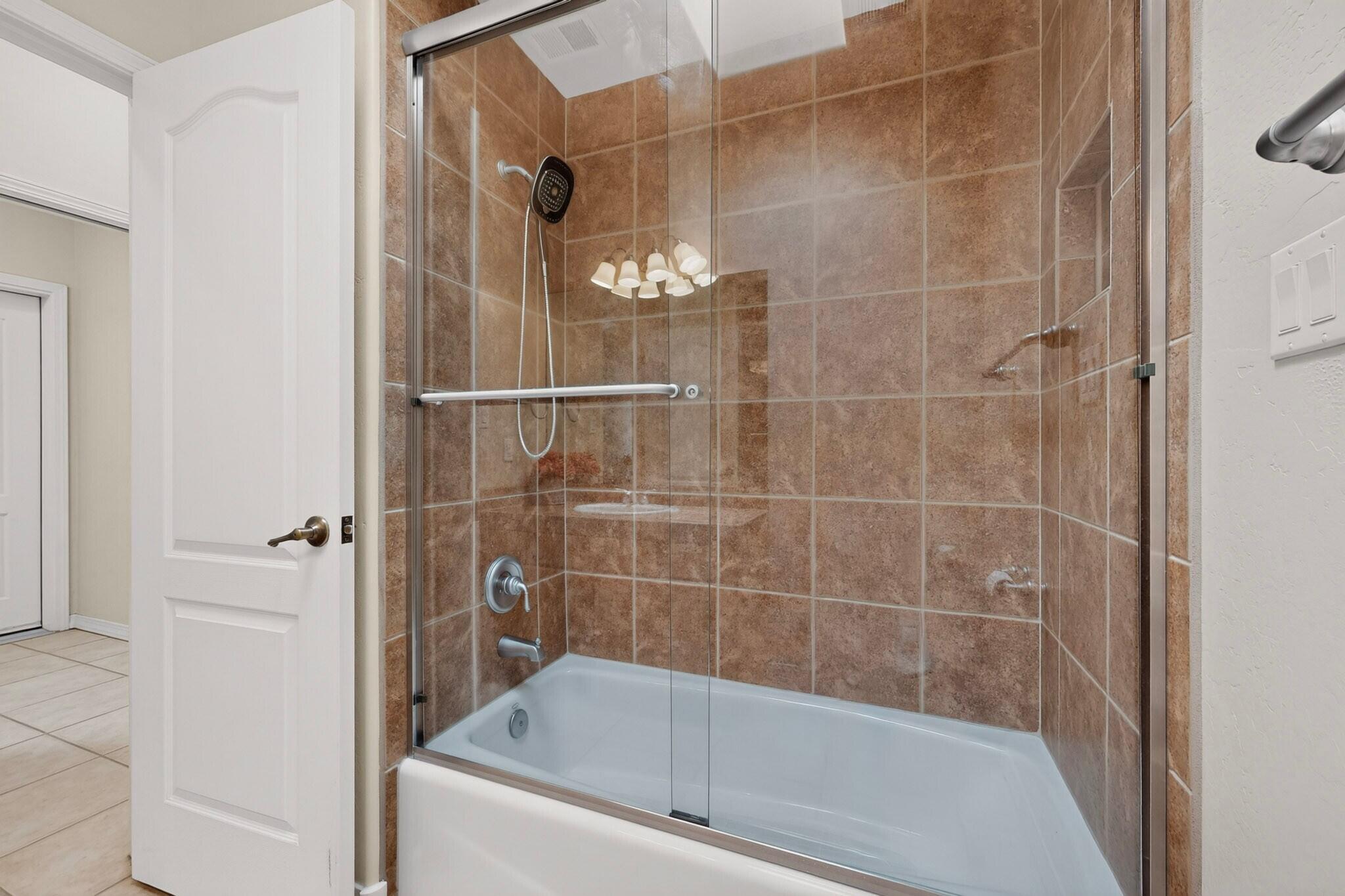 Photo 2 — 7100 Hawthorn Avenue NE