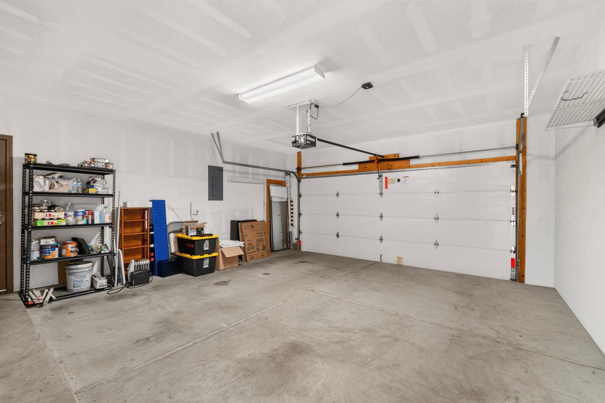 Photo 7 — 7100 Hawthorn Avenue NE