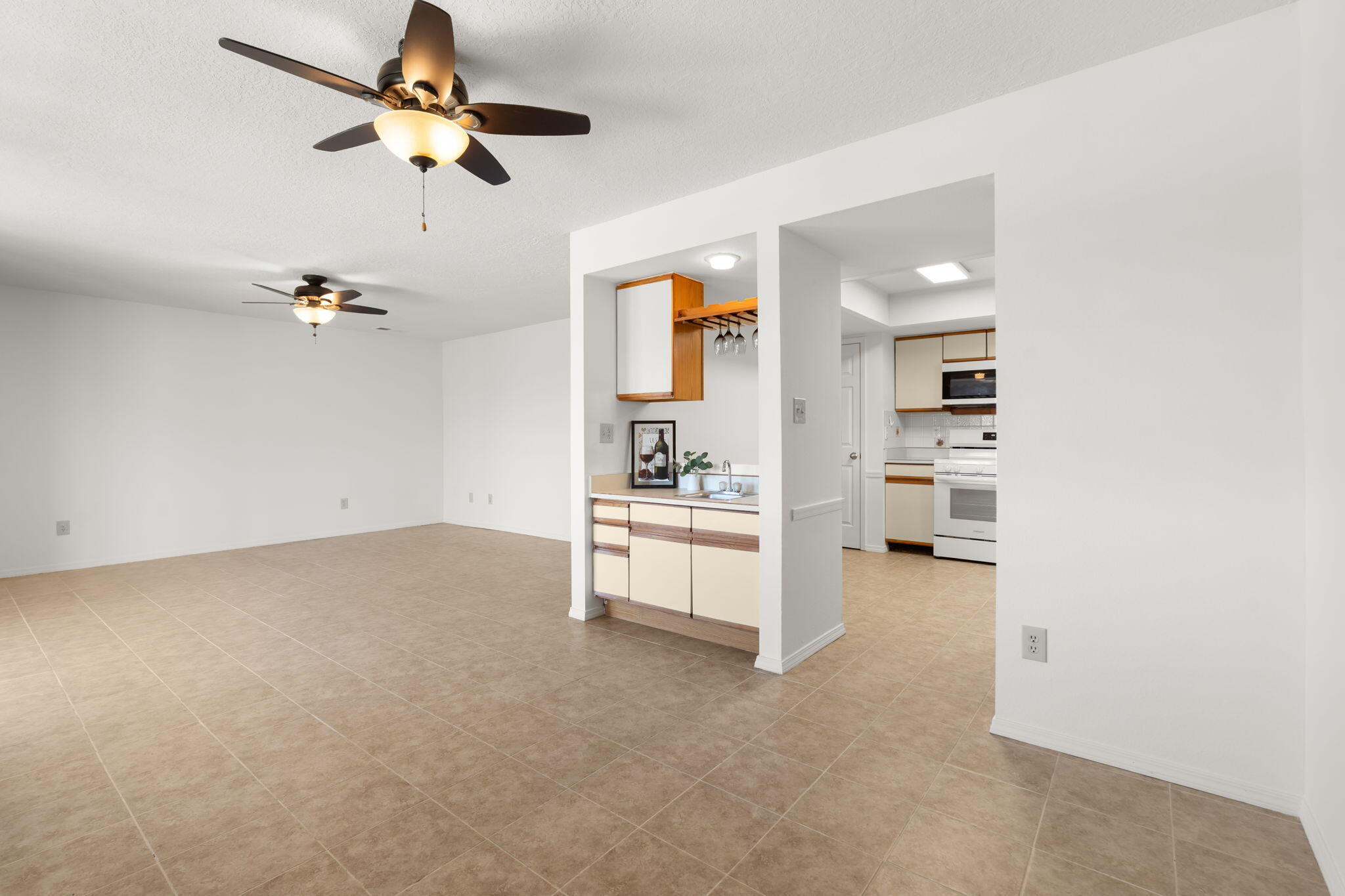 Photo 6 — 809 Country Club Drive SE APT 1D