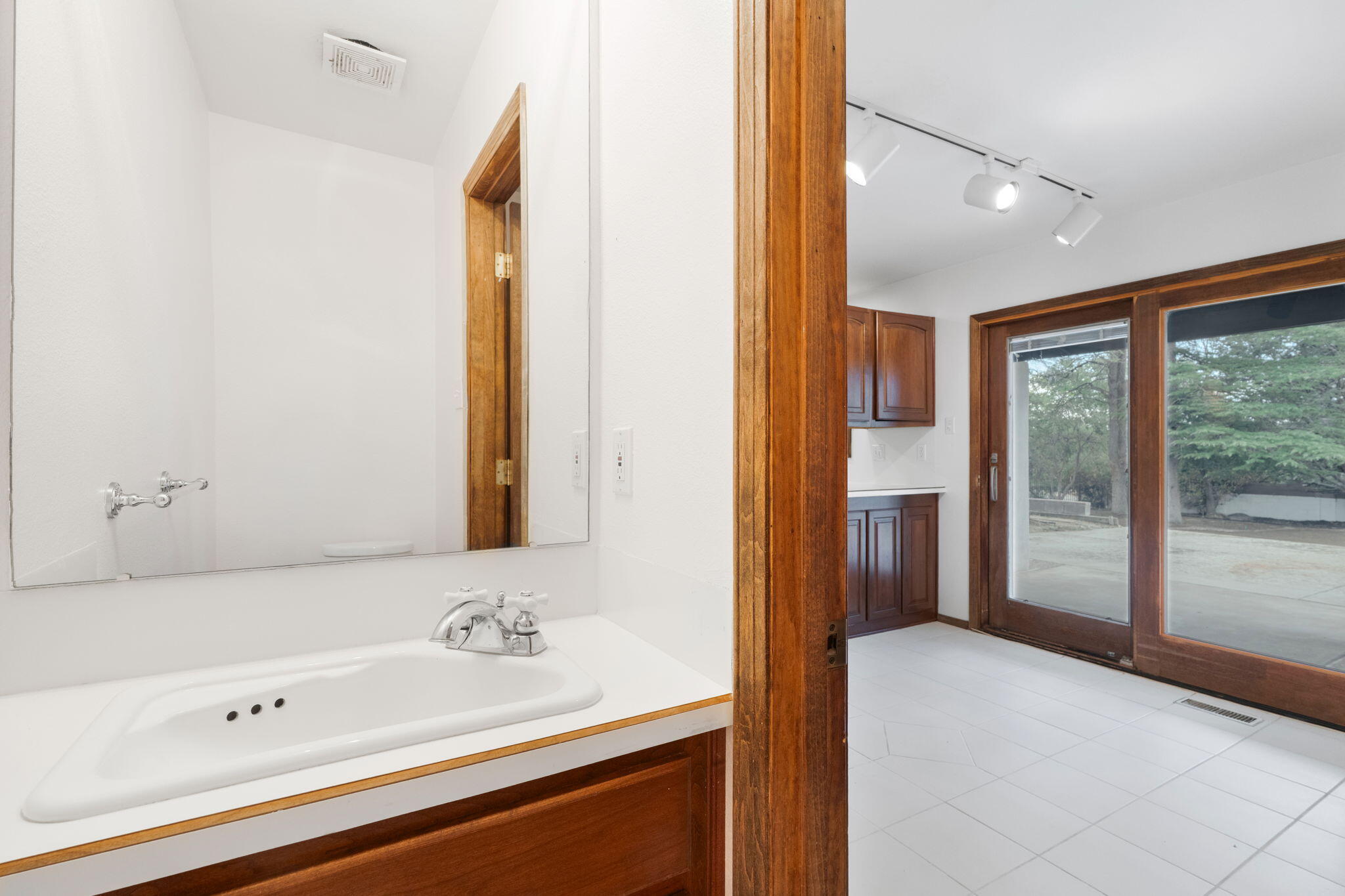 Photo 15 — 1070 Matador Drive SE
