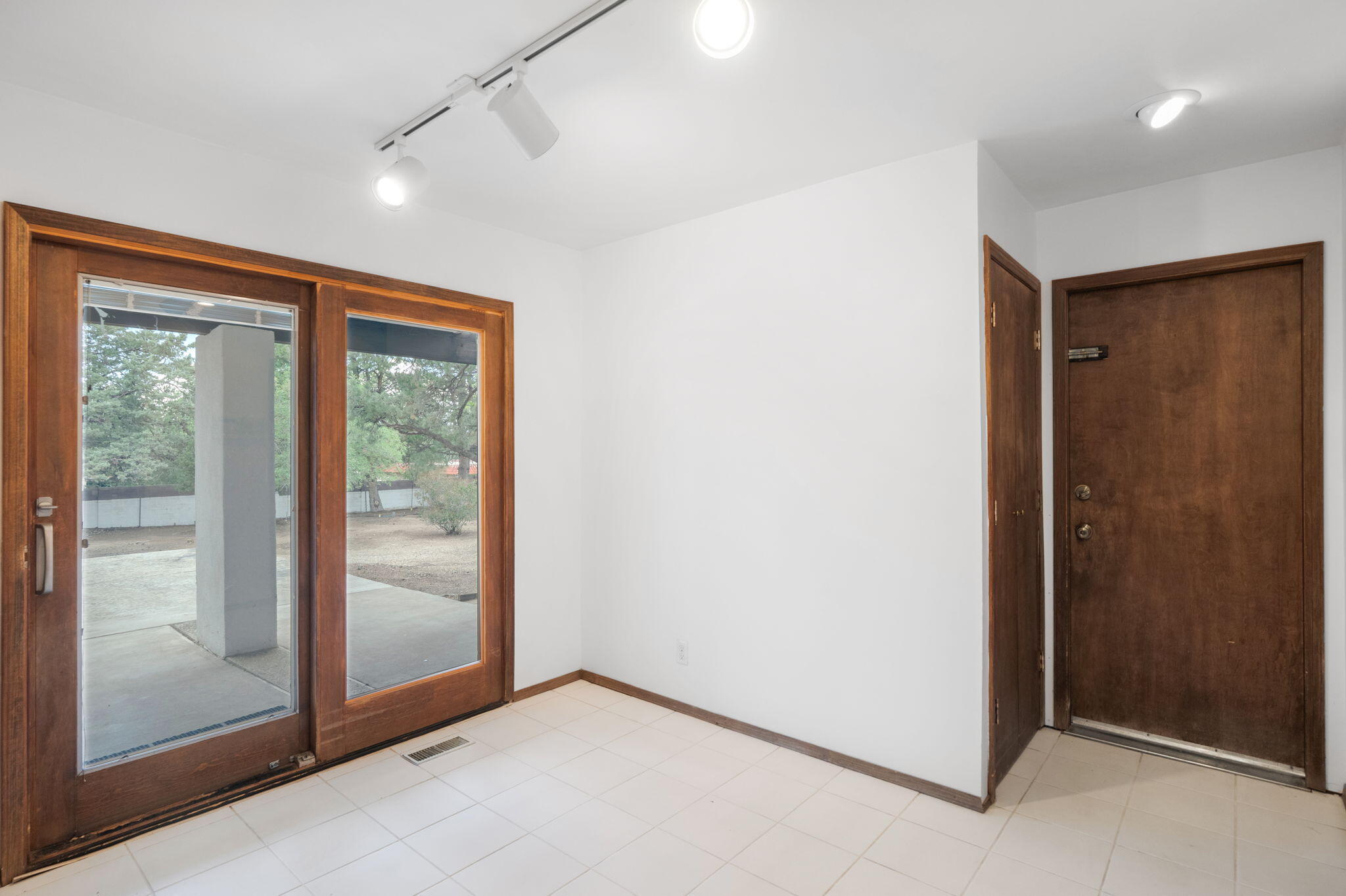 Photo 16 — 1070 Matador Drive SE
