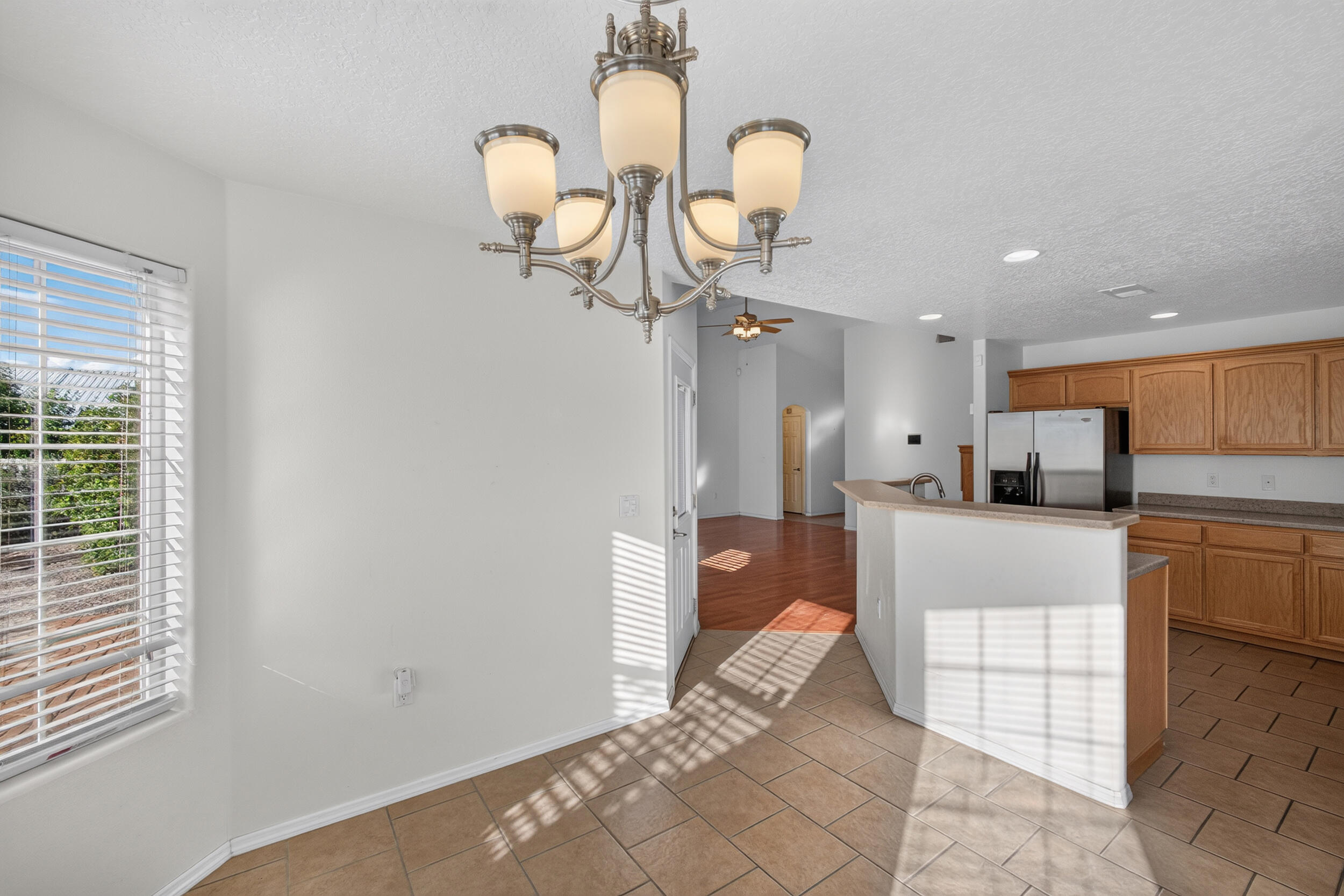 Photo 3 — 1265 Parkview Drive