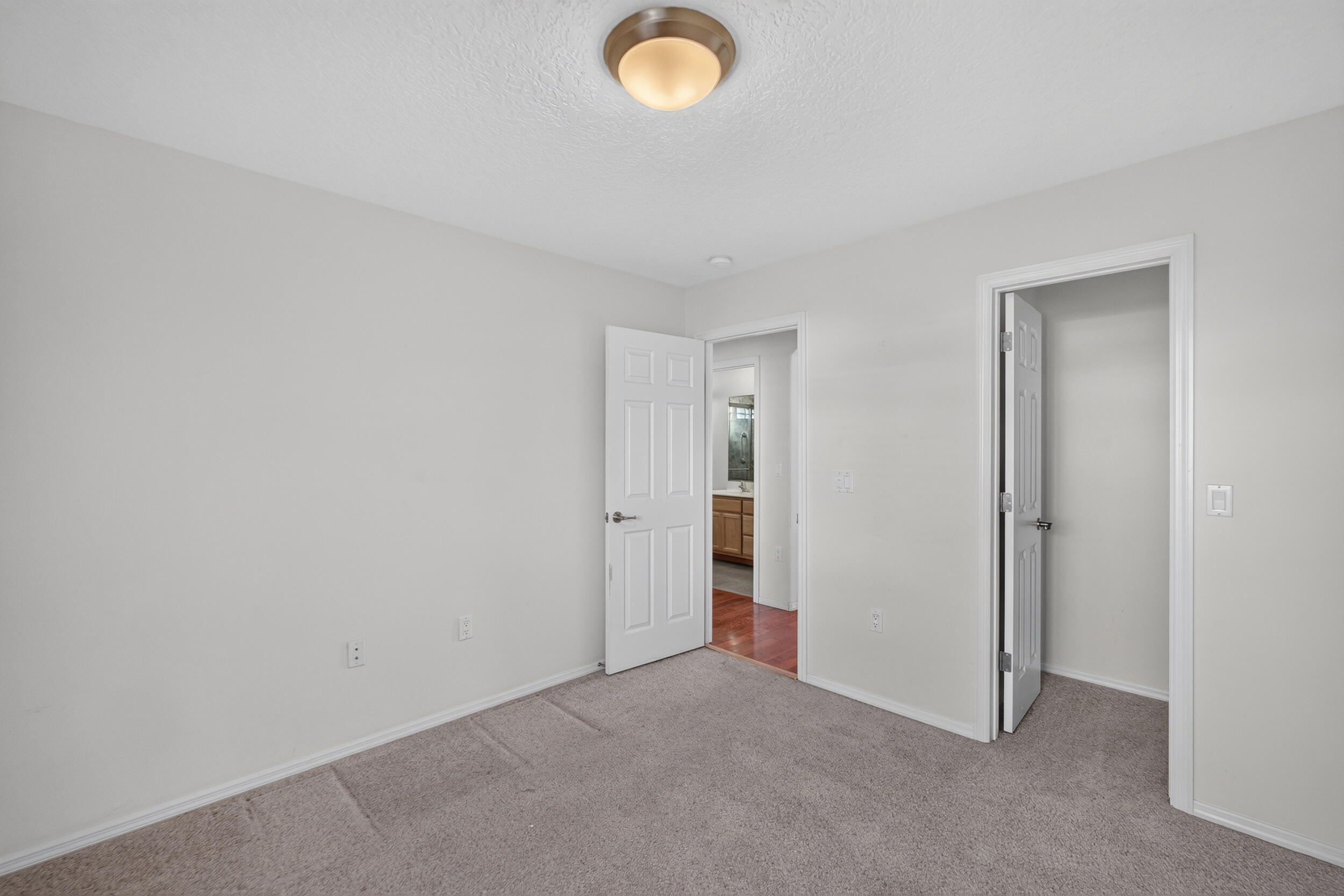 Photo 5 — 1265 Parkview Drive