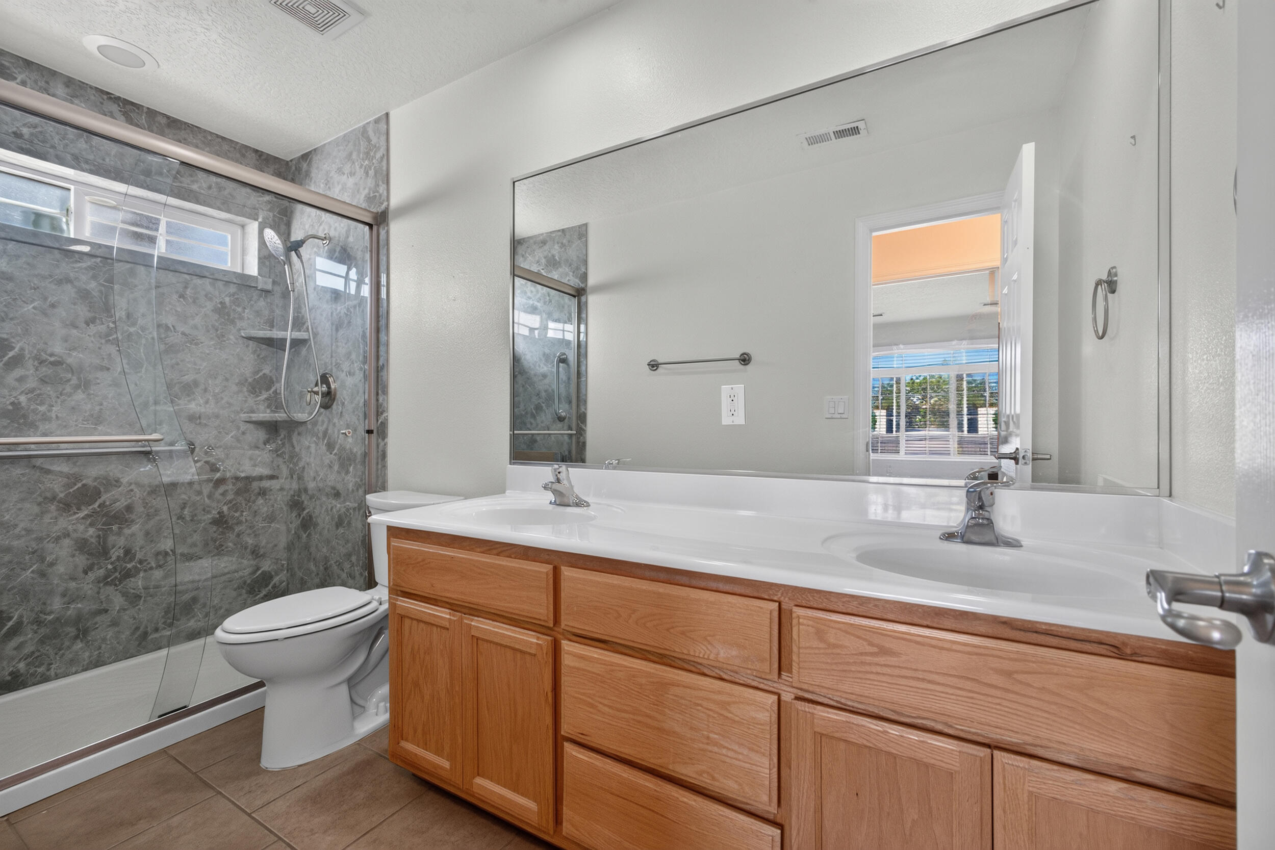 Photo 6 — 1265 Parkview Drive
