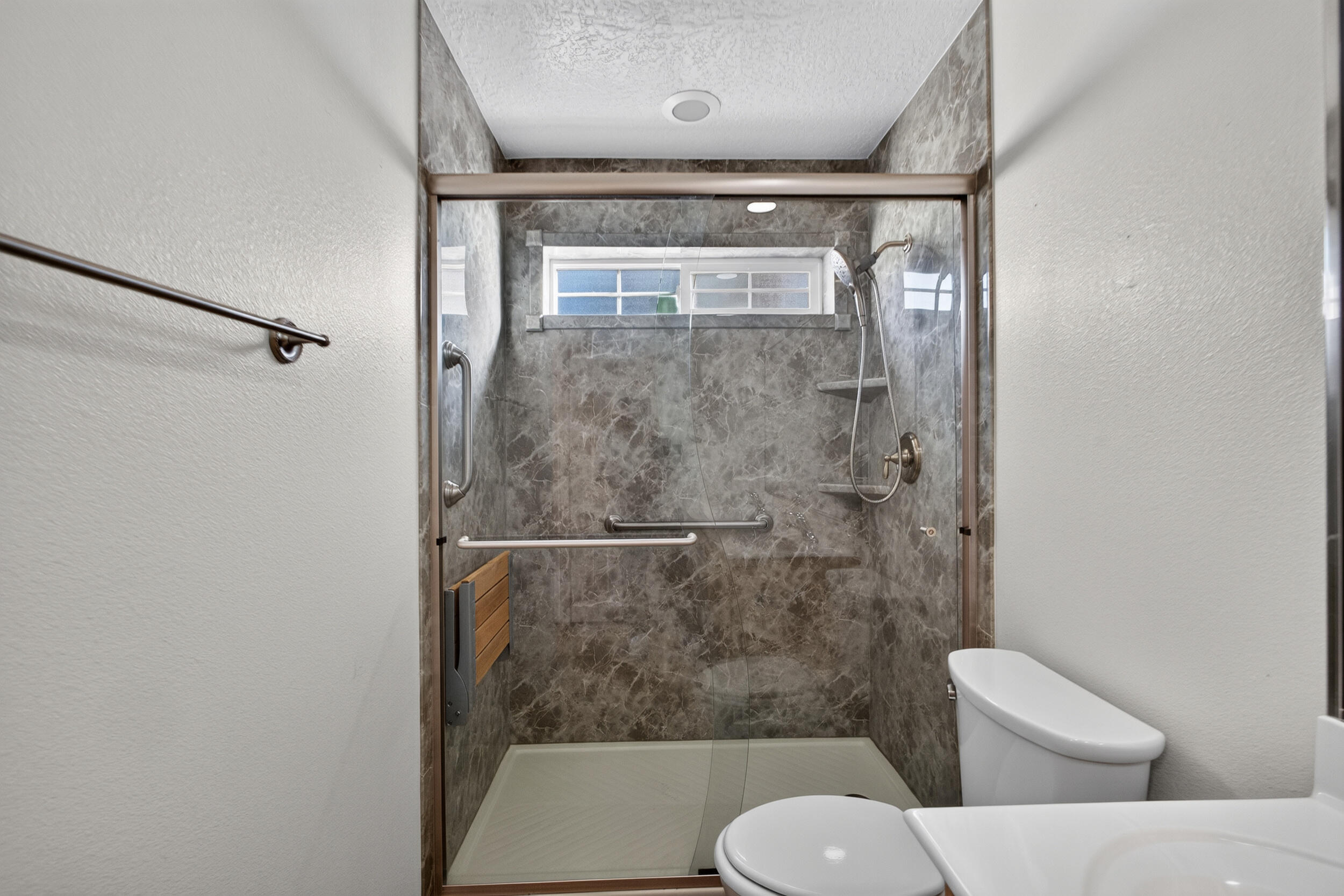 Photo 7 — 1265 Parkview Drive