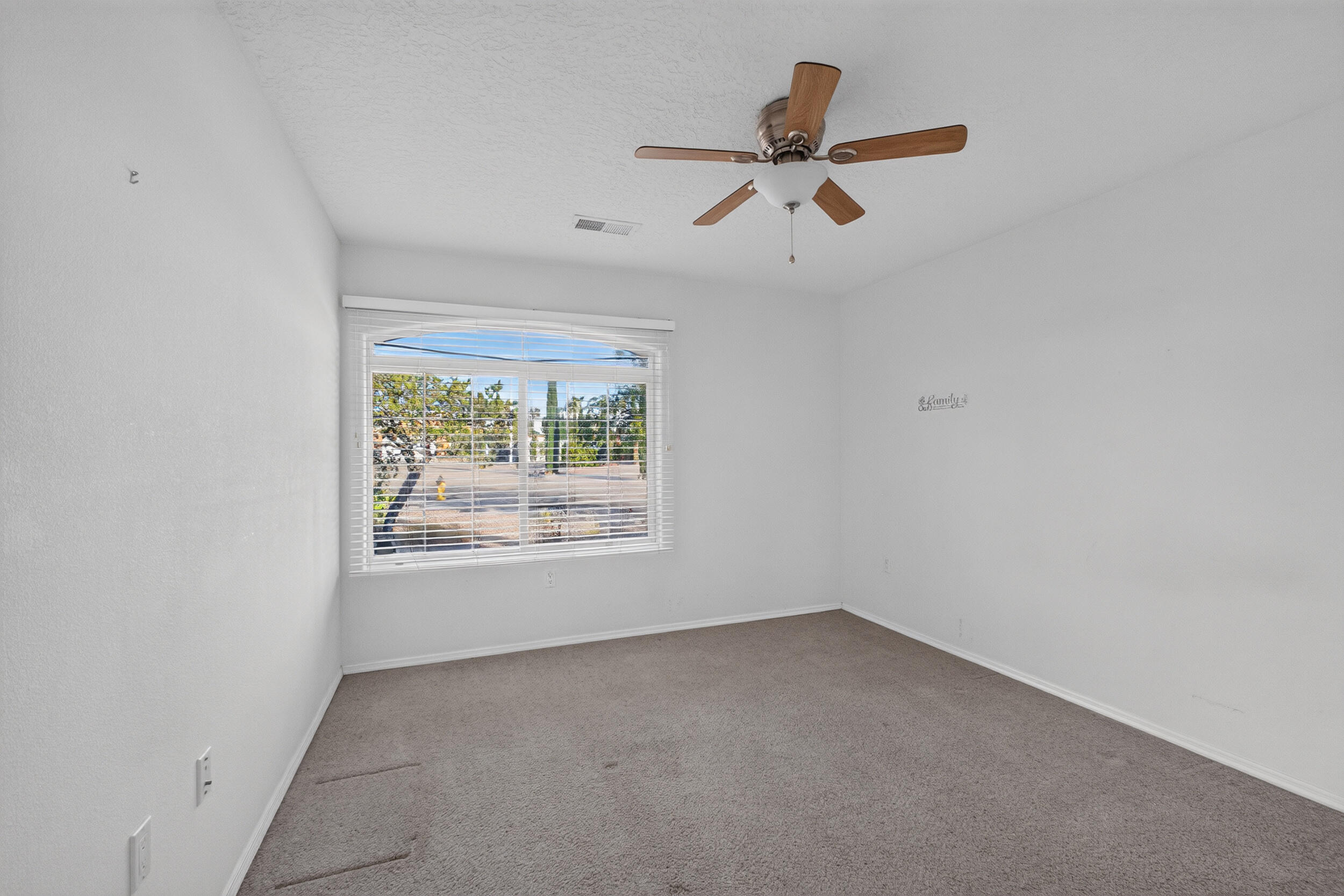 Photo 8 — 1265 Parkview Drive