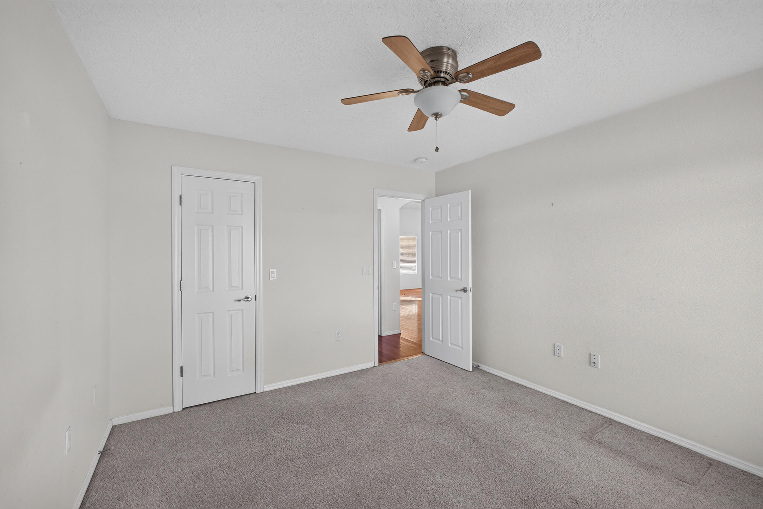 Photo 9 — 1265 Parkview Drive
