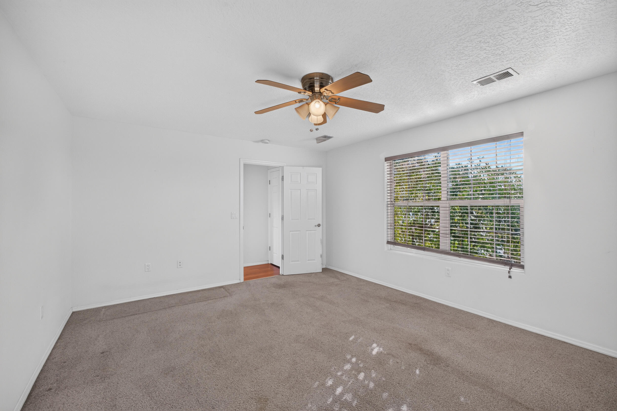 Photo 11 — 1265 Parkview Drive