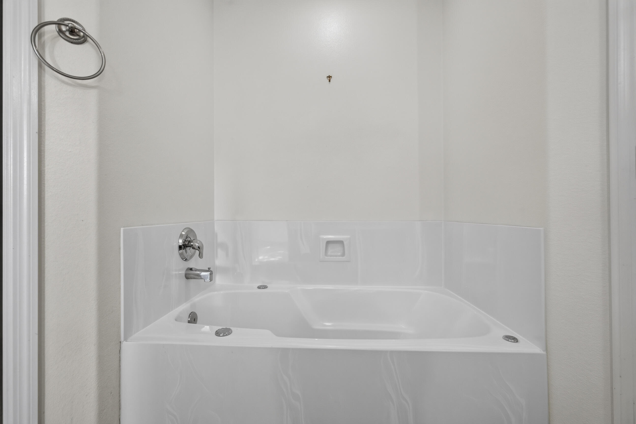 Photo 13 — 1265 Parkview Drive