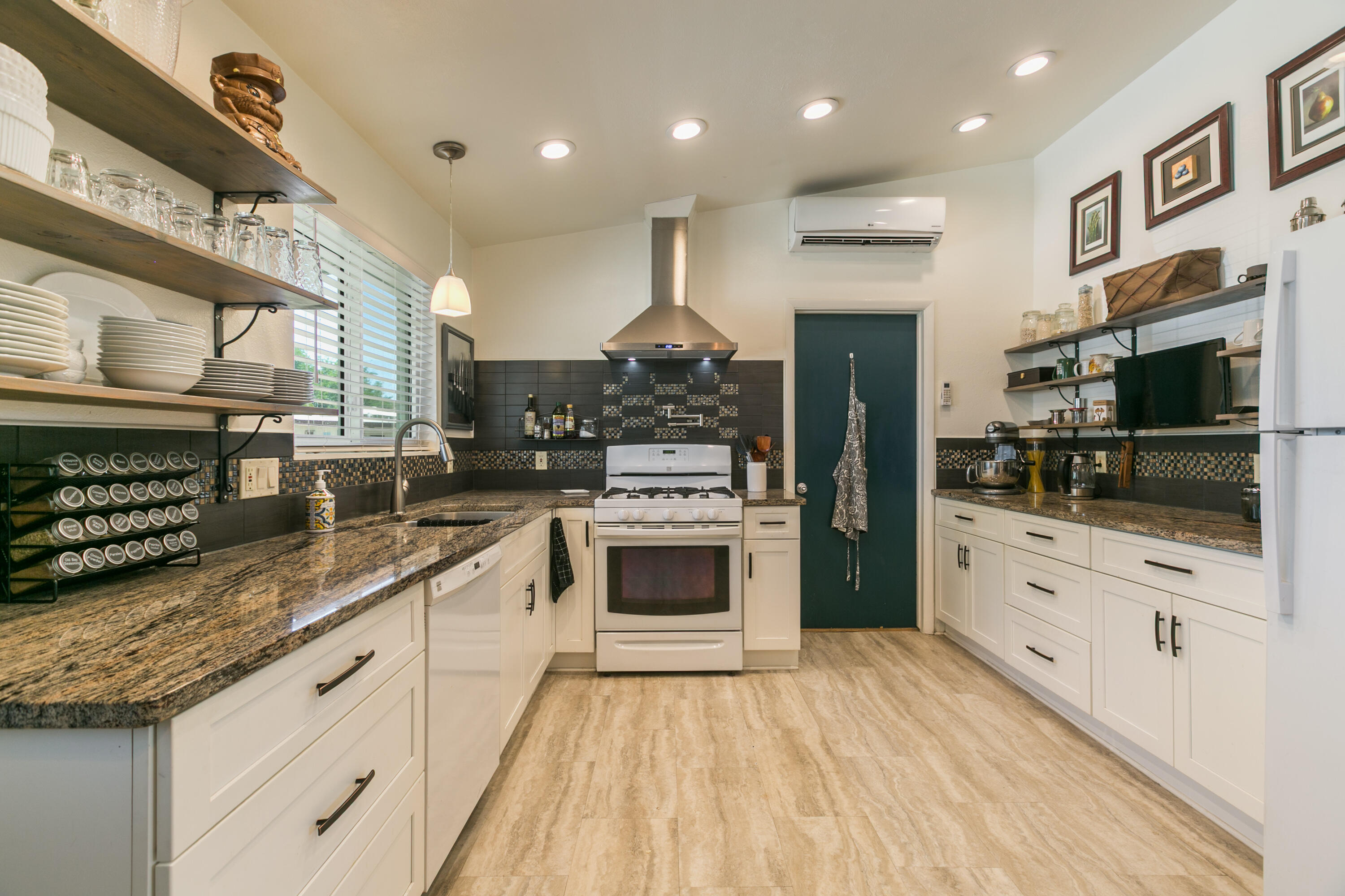 Photo 7 — 4128 Sunland Circle NW