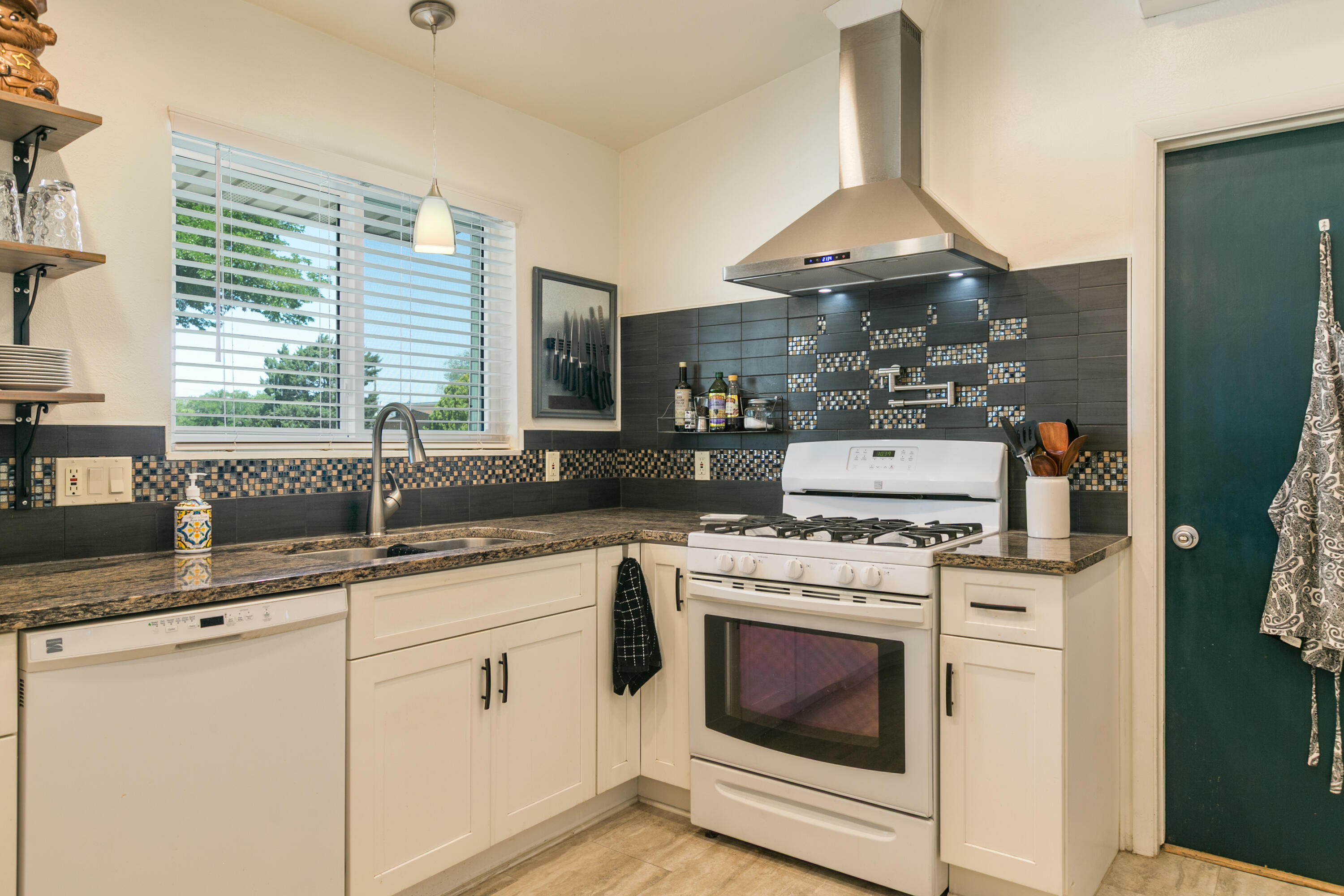 Photo 10 — 4128 Sunland Circle NW