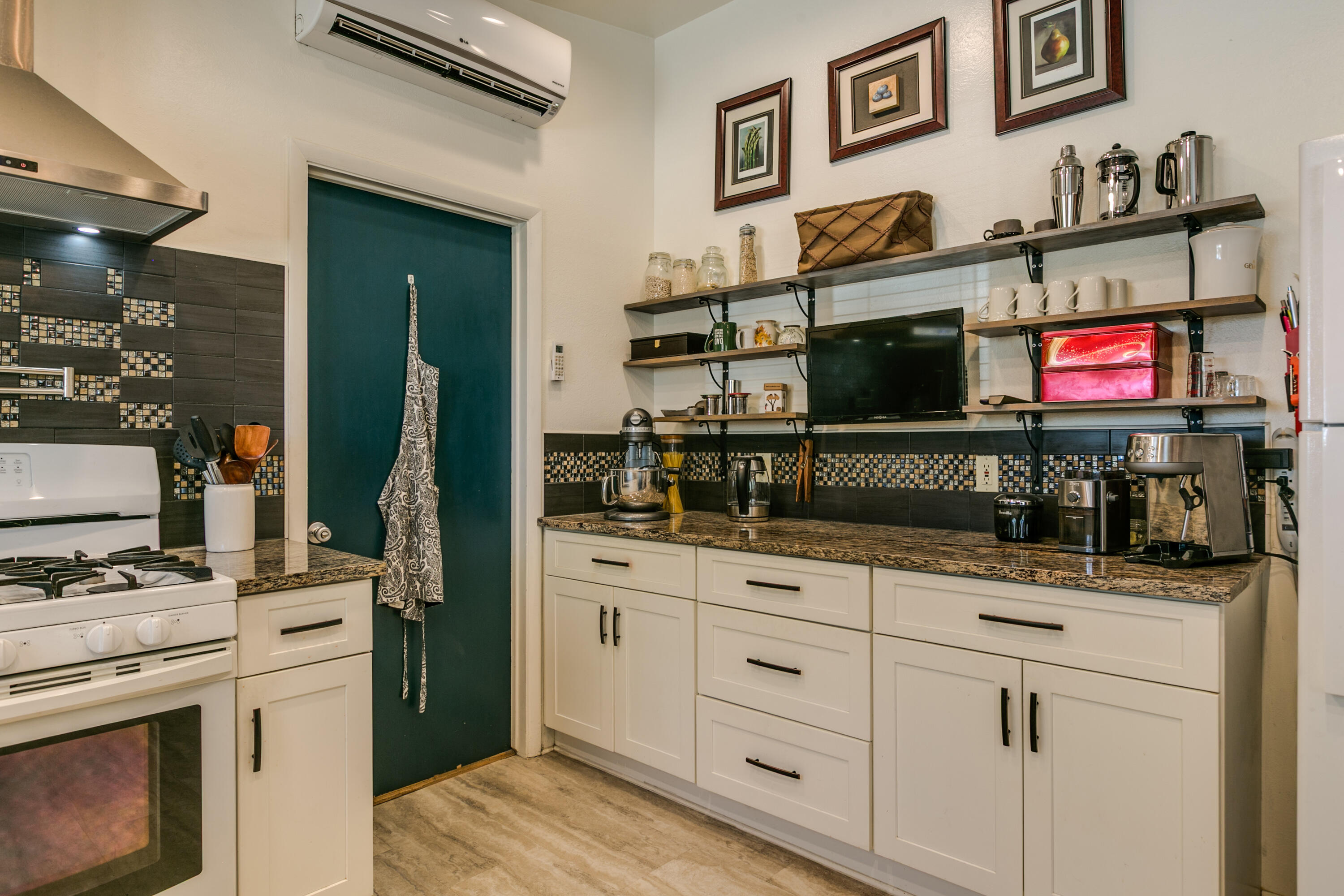 Photo 11 — 4128 Sunland Circle NW