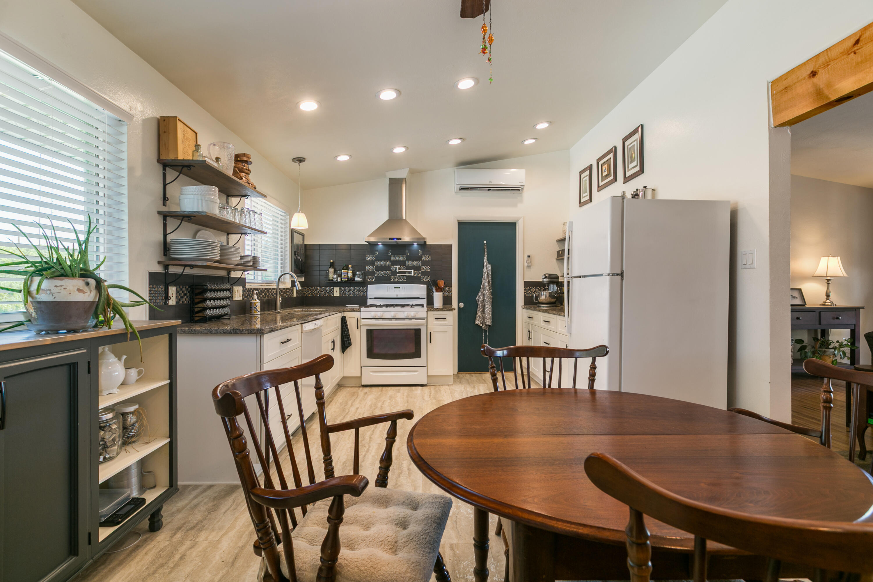 Photo 12 — 4128 Sunland Circle NW