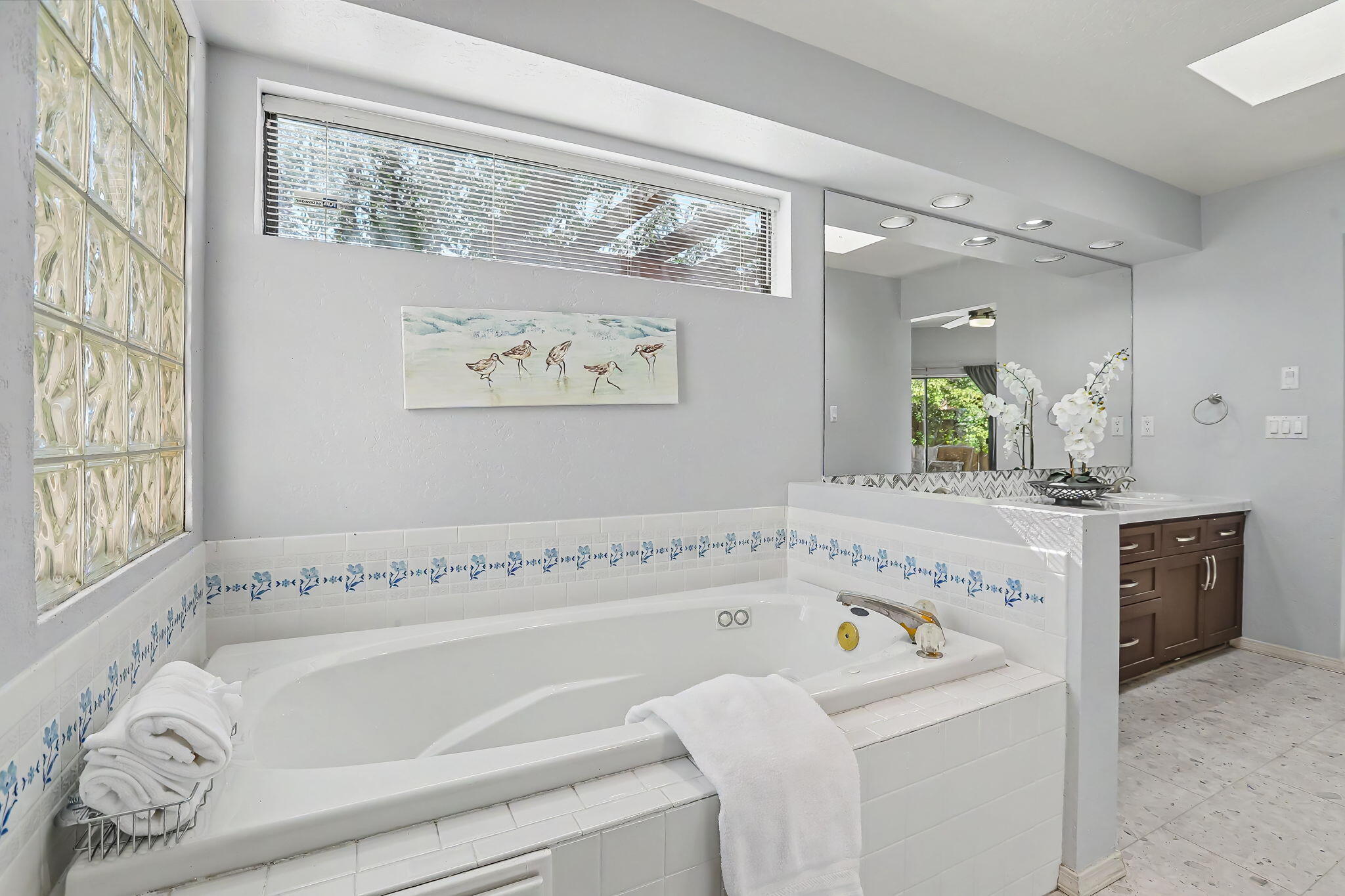 Photo 2 — 2879 Brushwood Street NE