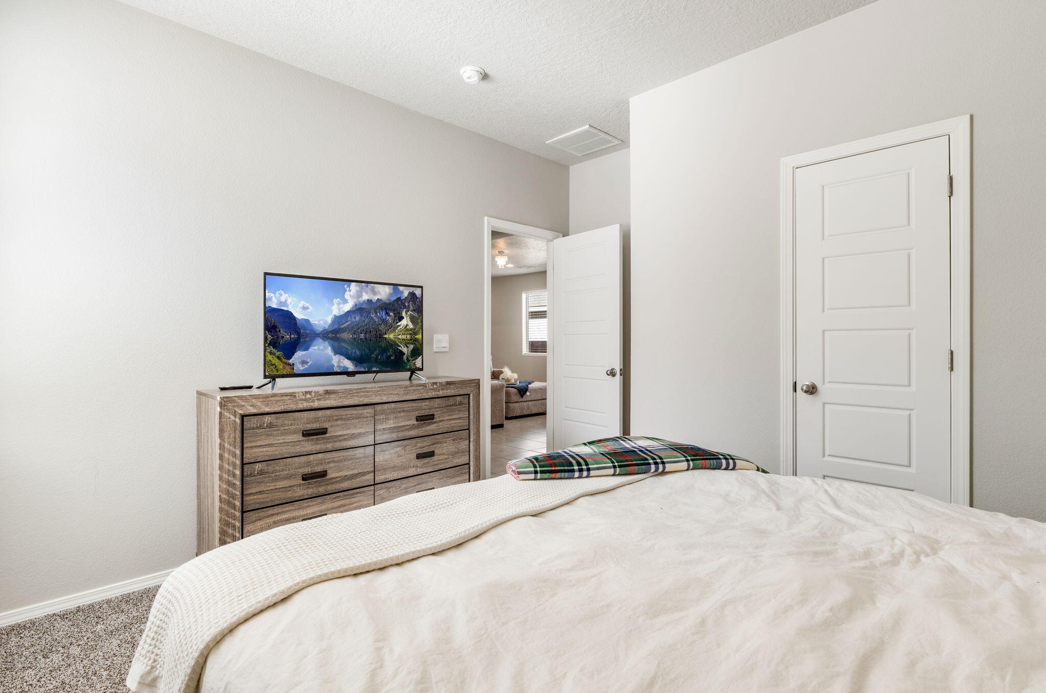 Photo 20 — 6488 Gannett Drive NE