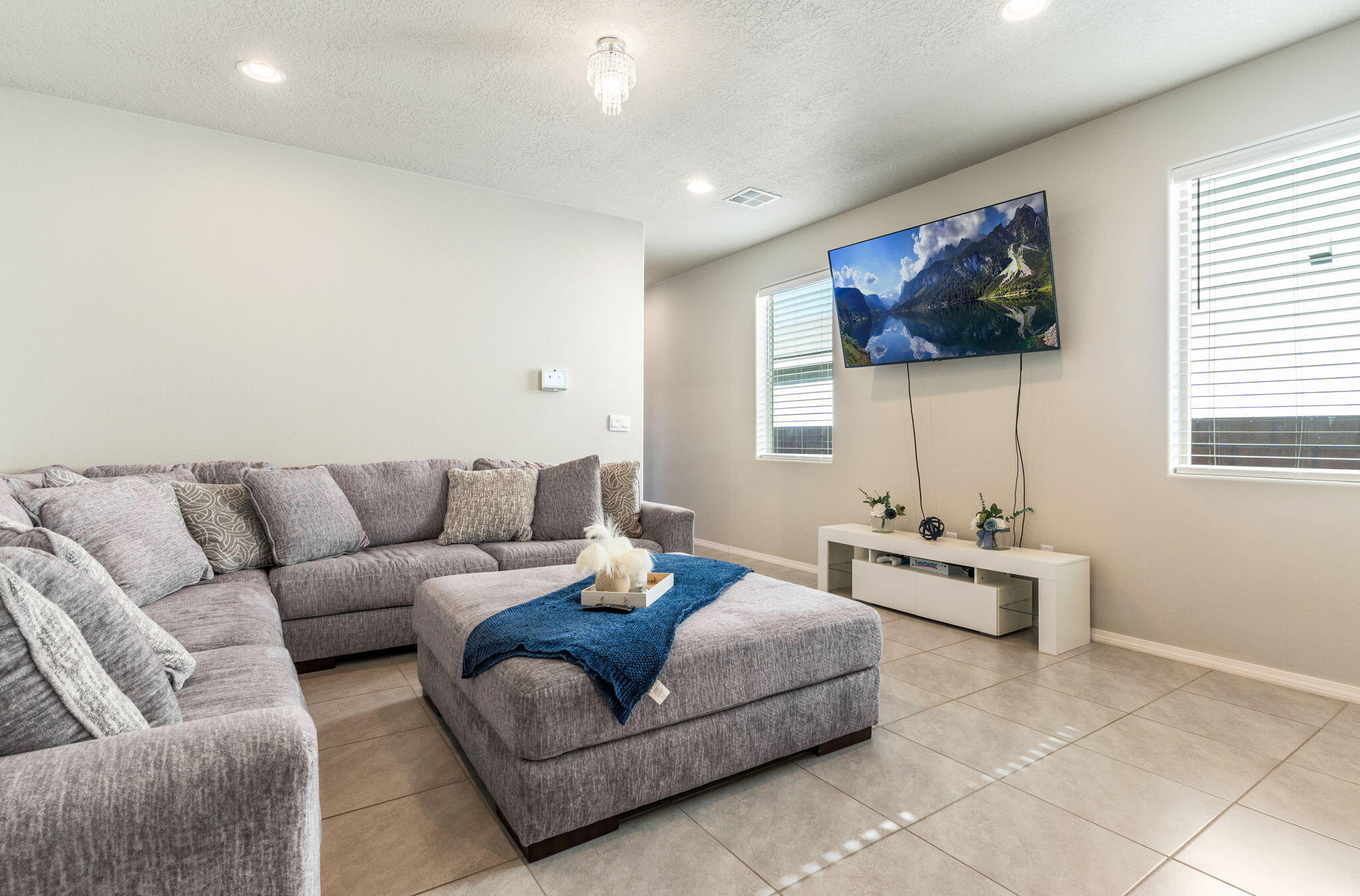 Photo 9 — 6488 Gannett Drive NE