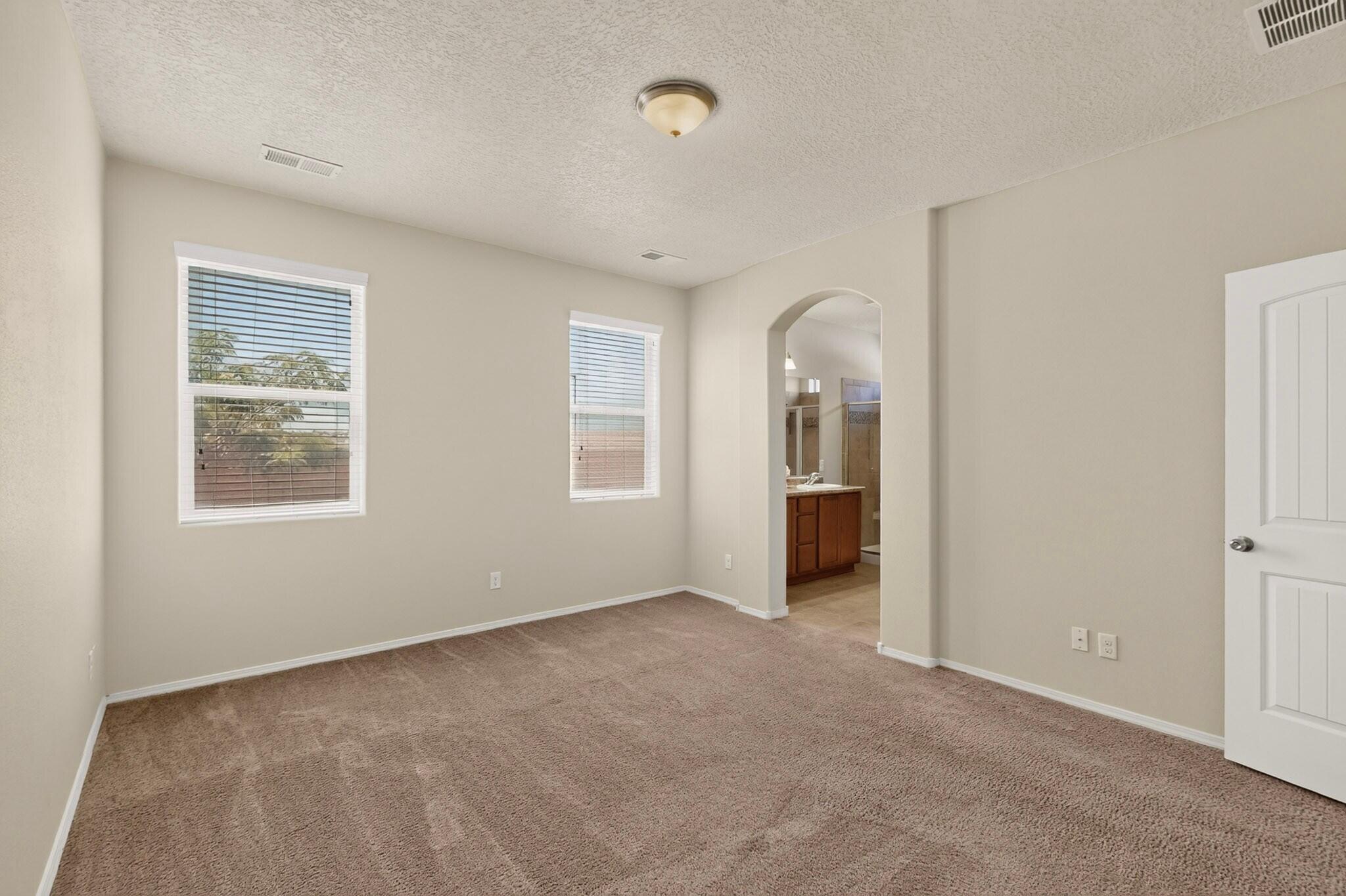 Photo 2 — 1024 Jacobs Drive NE