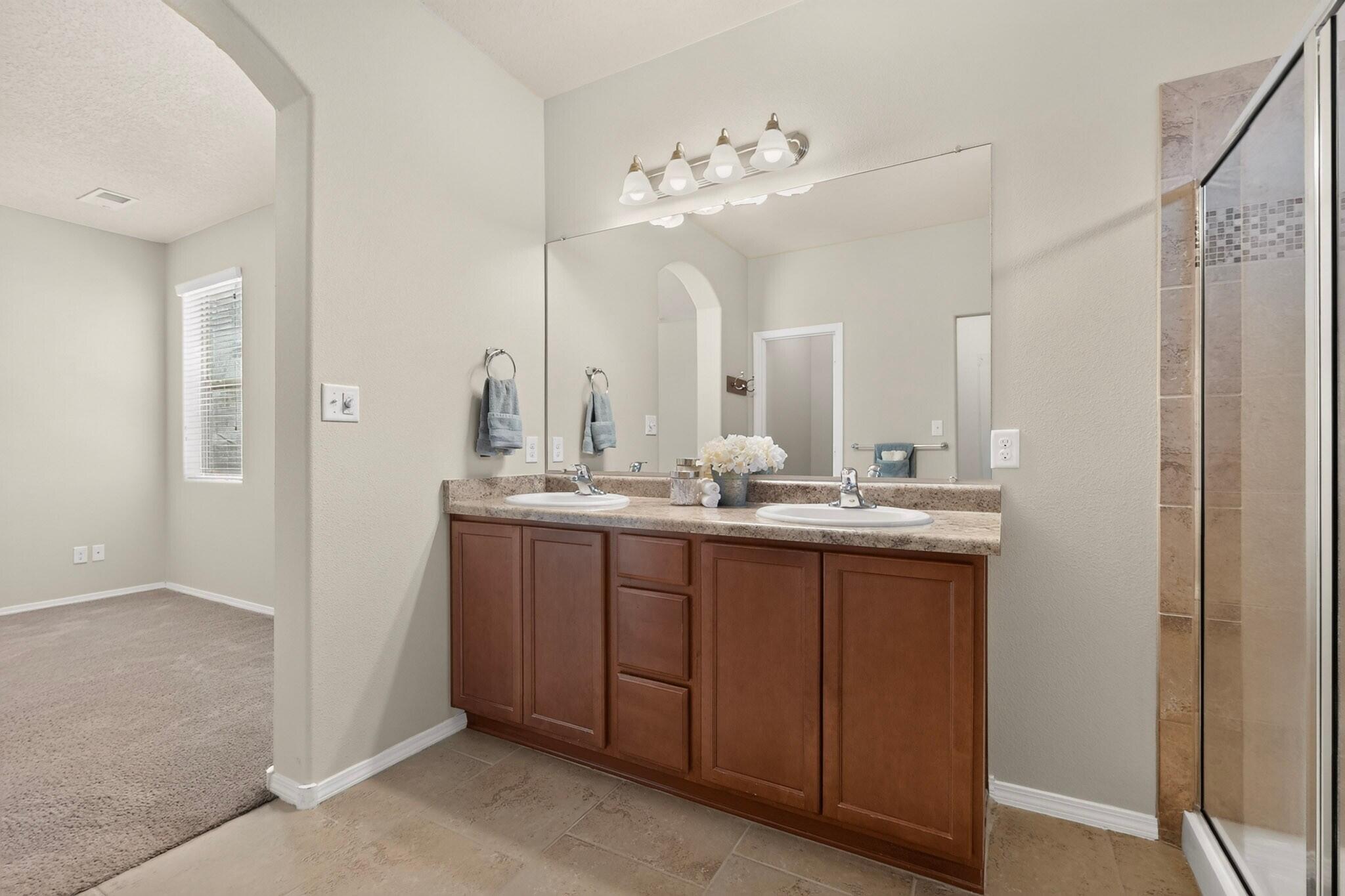 Photo 3 — 1024 Jacobs Drive NE