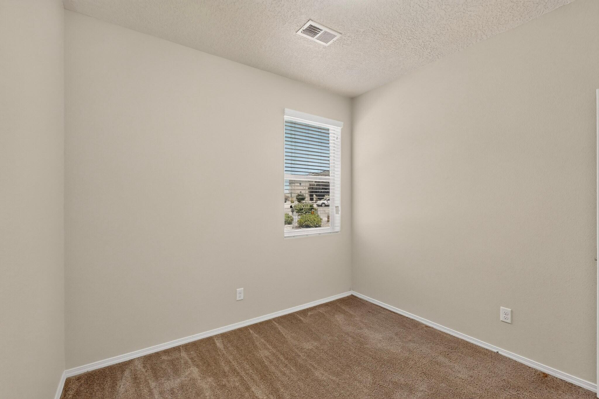 Photo 7 — 1024 Jacobs Drive NE