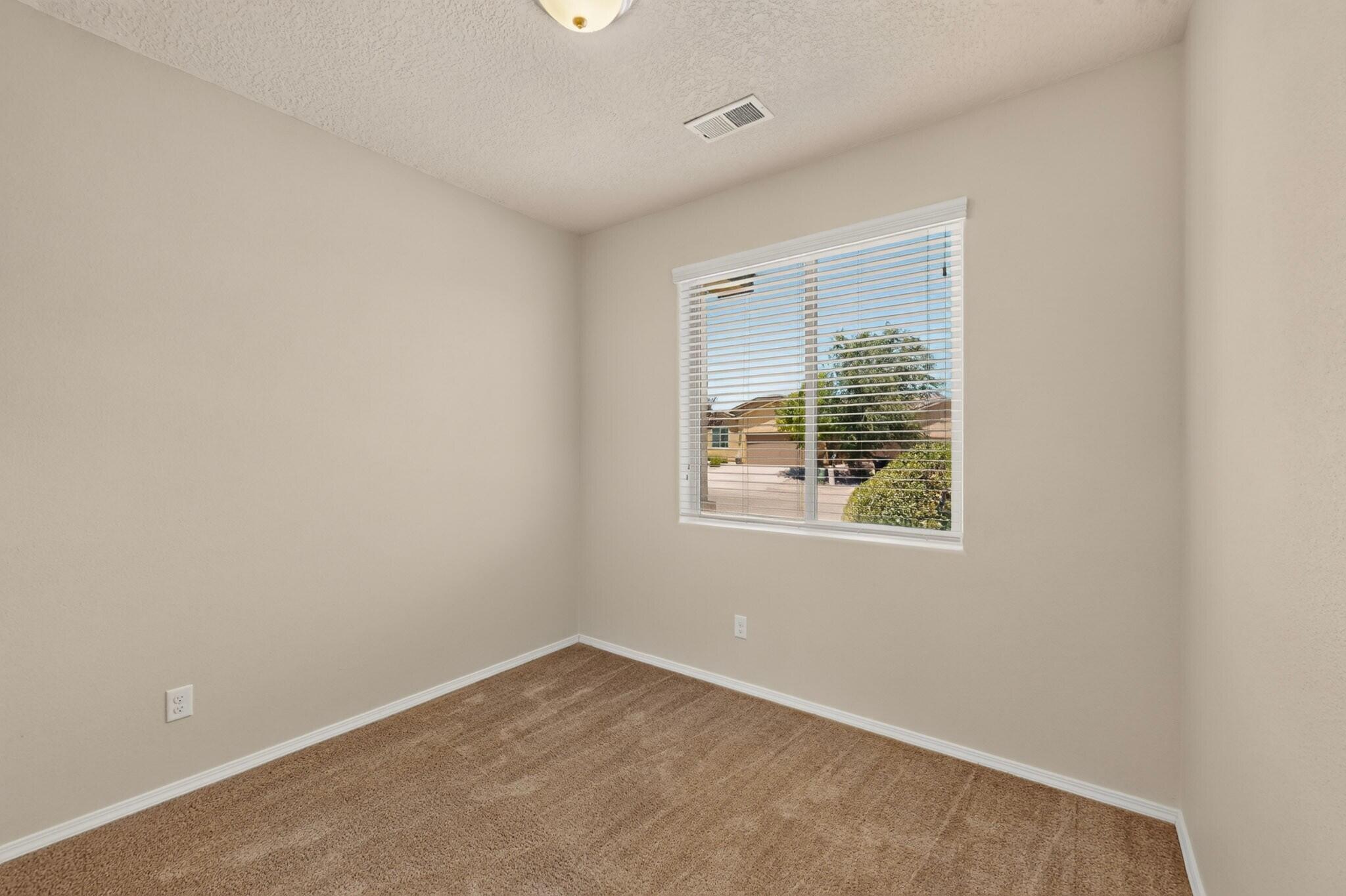 Photo 11 — 1024 Jacobs Drive NE