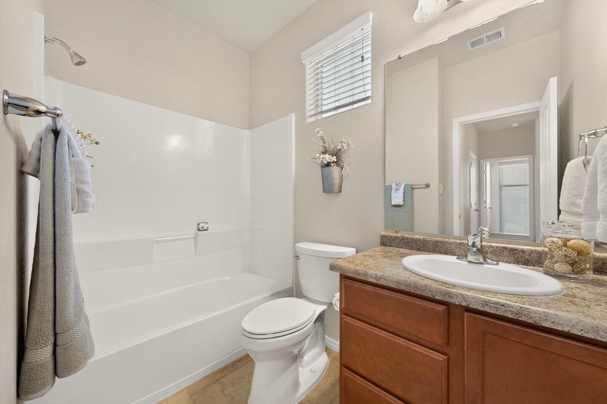 Photo 13 — 1024 Jacobs Drive NE