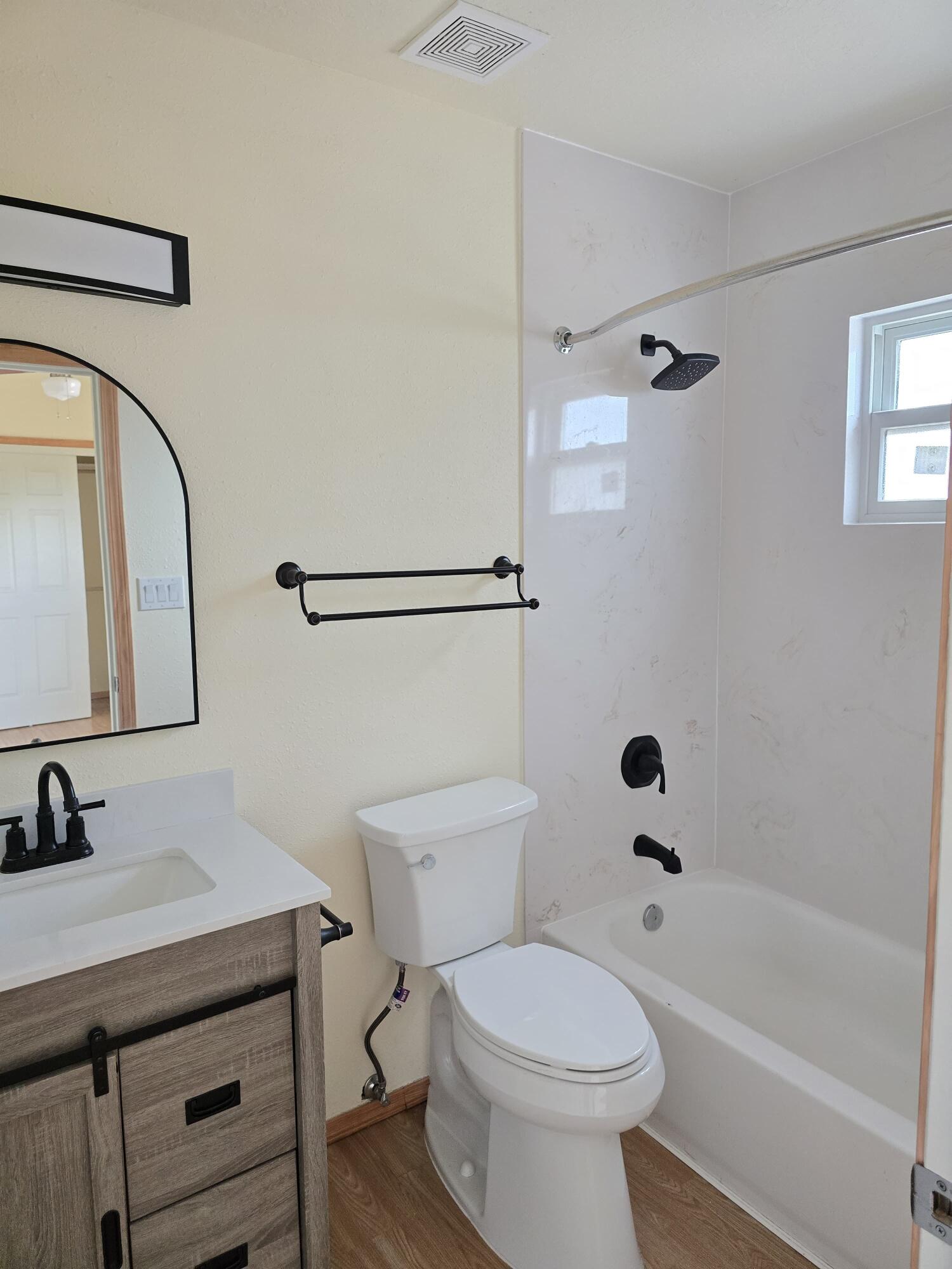 Photo 7 — 4640 Carlton Street NW