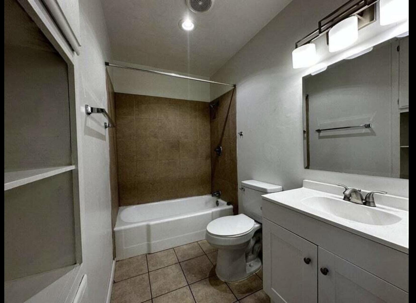 Photo 3 — 308 Charleston Street NE