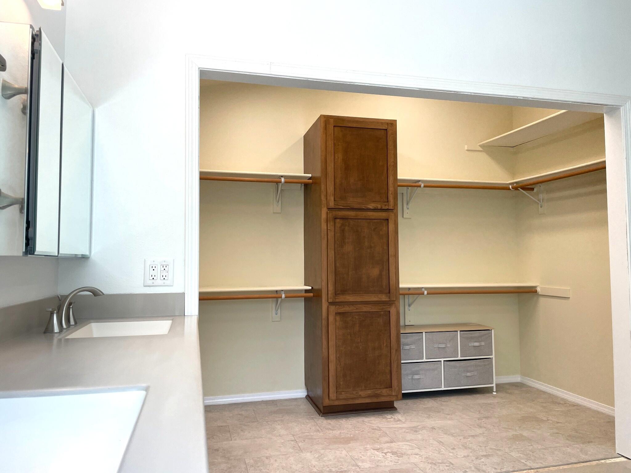 Photo 14 — 1506 Wells Drive NE