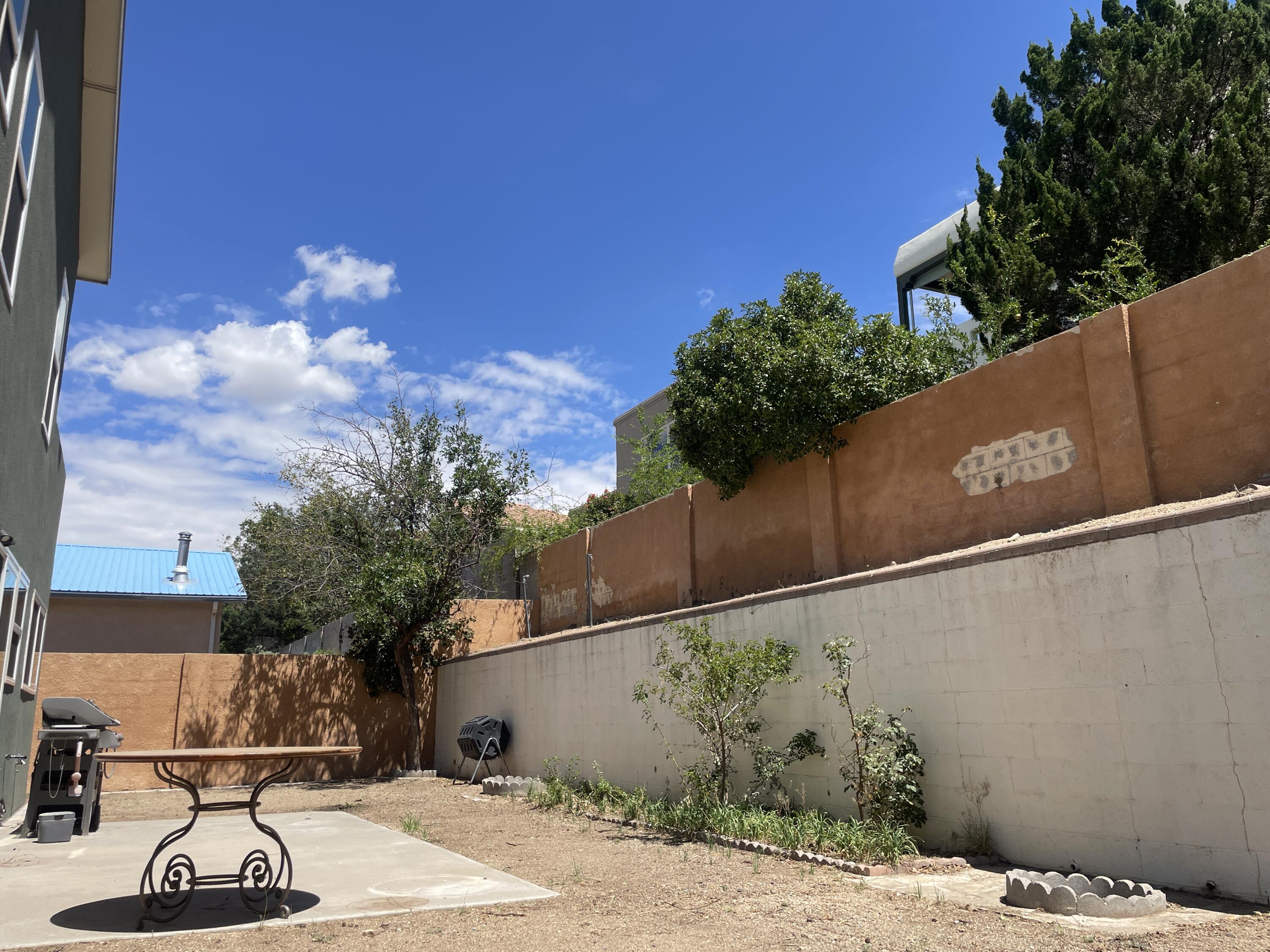 Photo 5 — 1506 Wells Drive NE