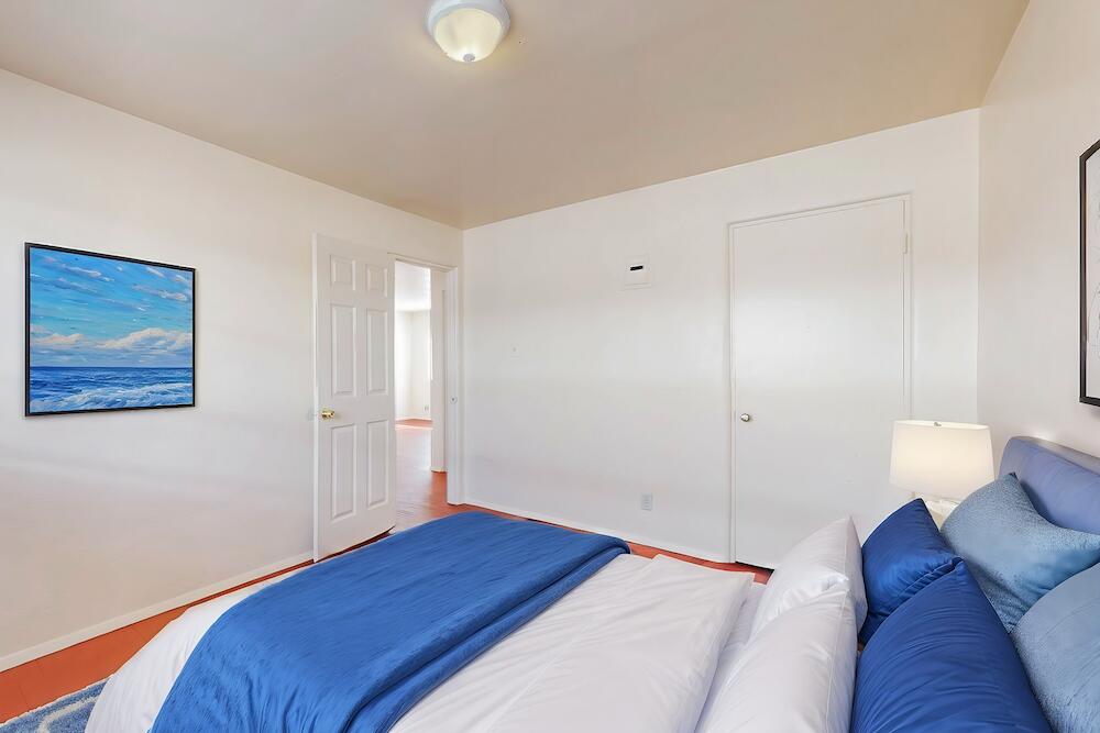Photo 19 — 1033 Louisiana Boulevard SE