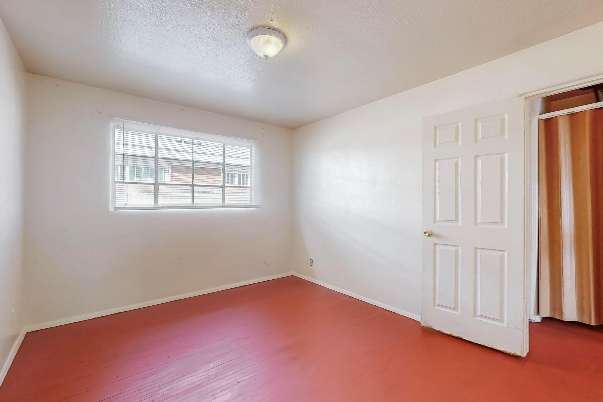 Photo 16 — 1033 Louisiana Boulevard SE