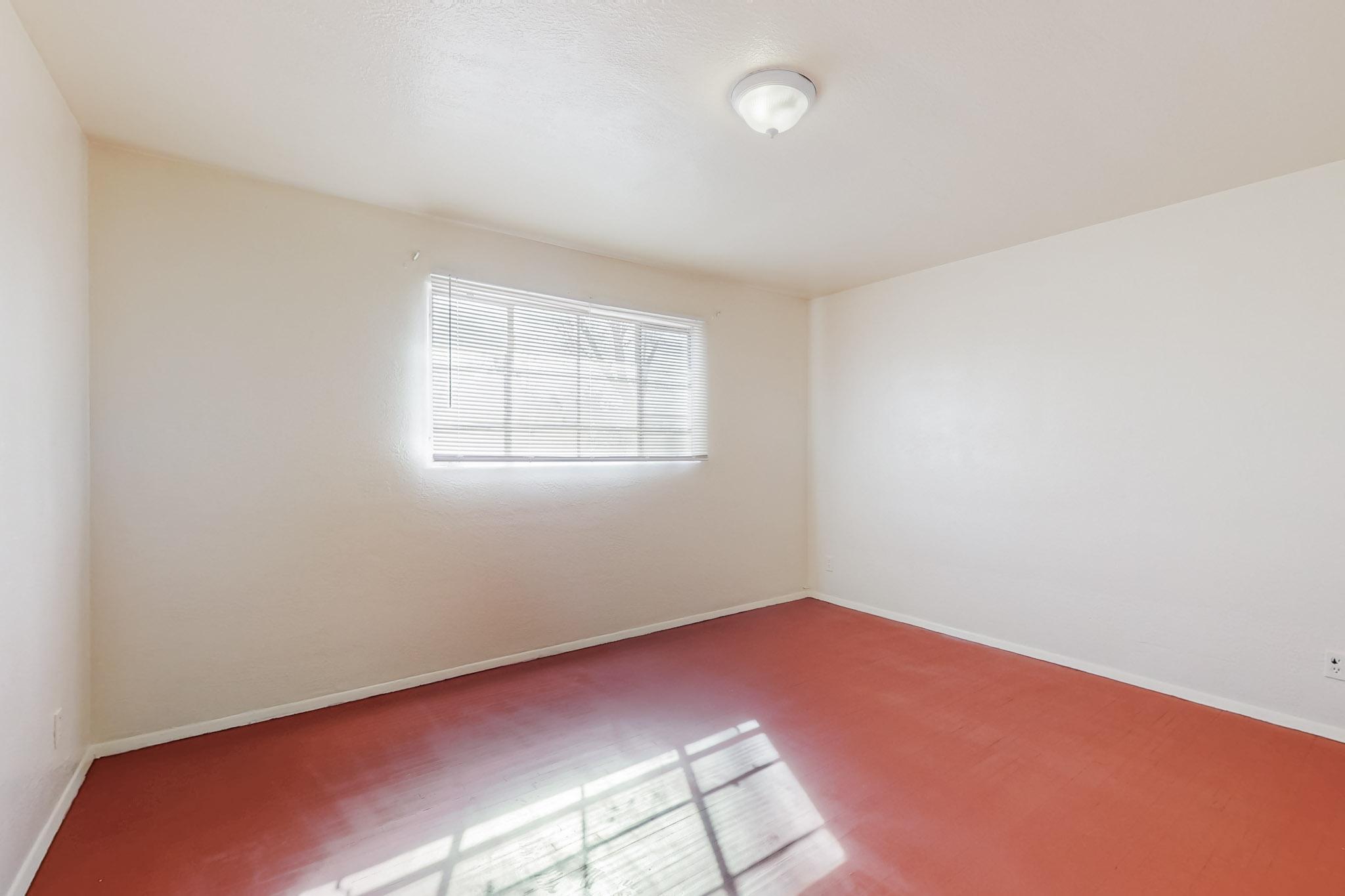 Photo 12 — 1033 Louisiana Boulevard SE
