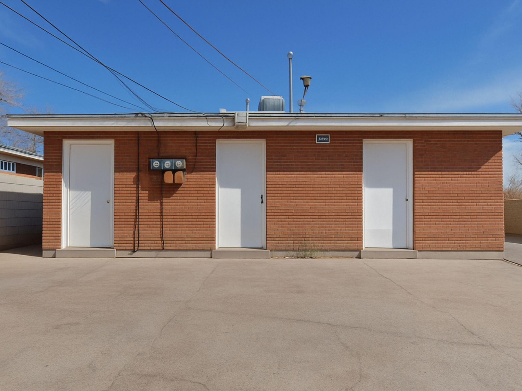 Photo 6 — 1033 Louisiana Boulevard SE