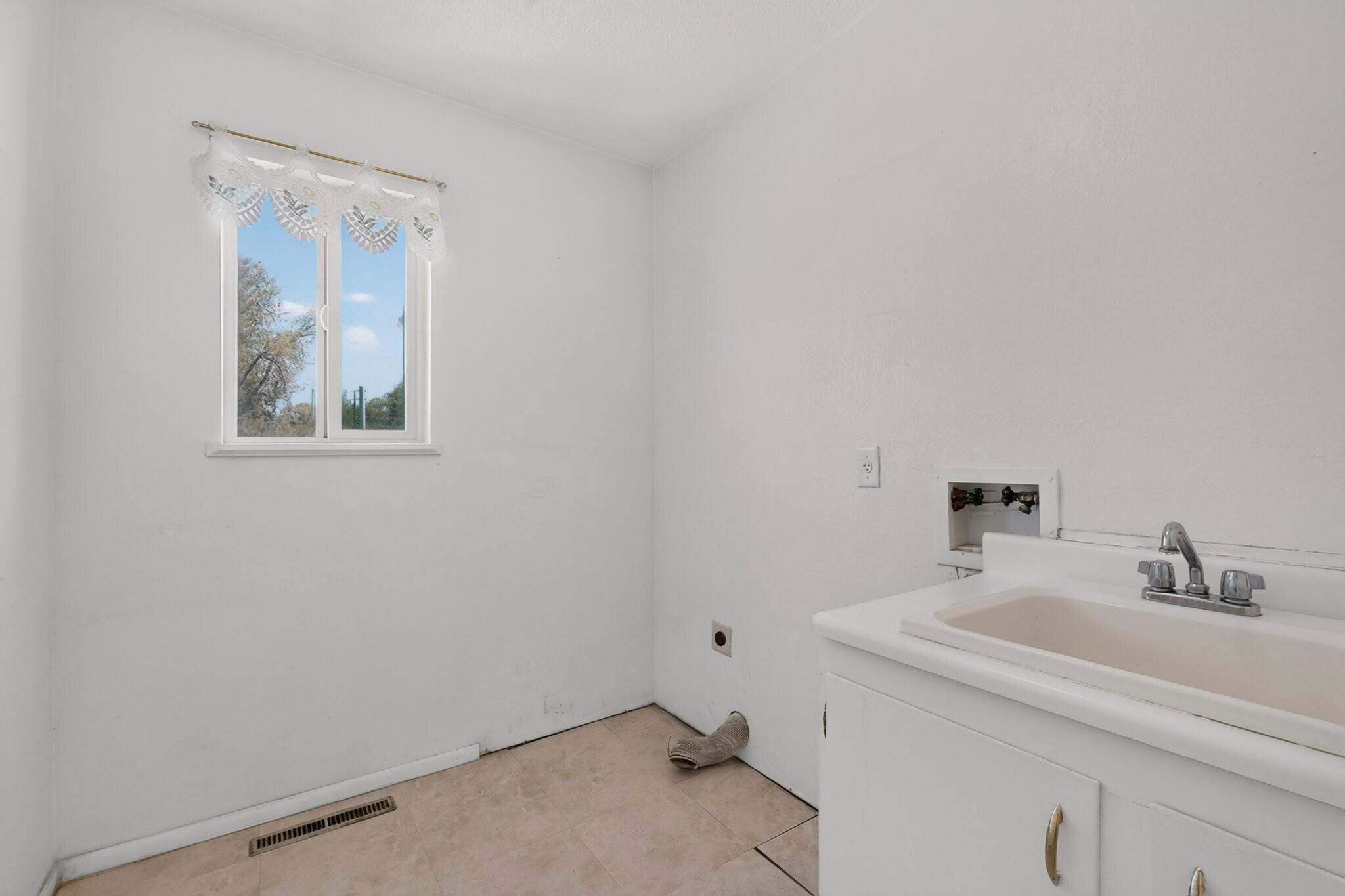 Photo 17 — 407 C De Baca Lane NW