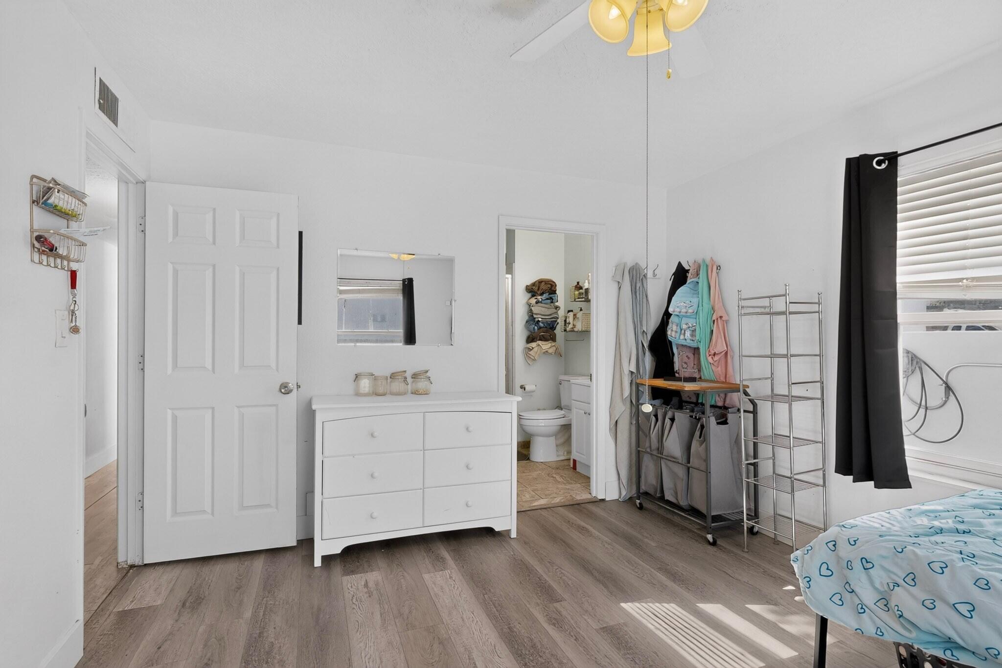 Photo 17 — 1709 Kirby Street NE