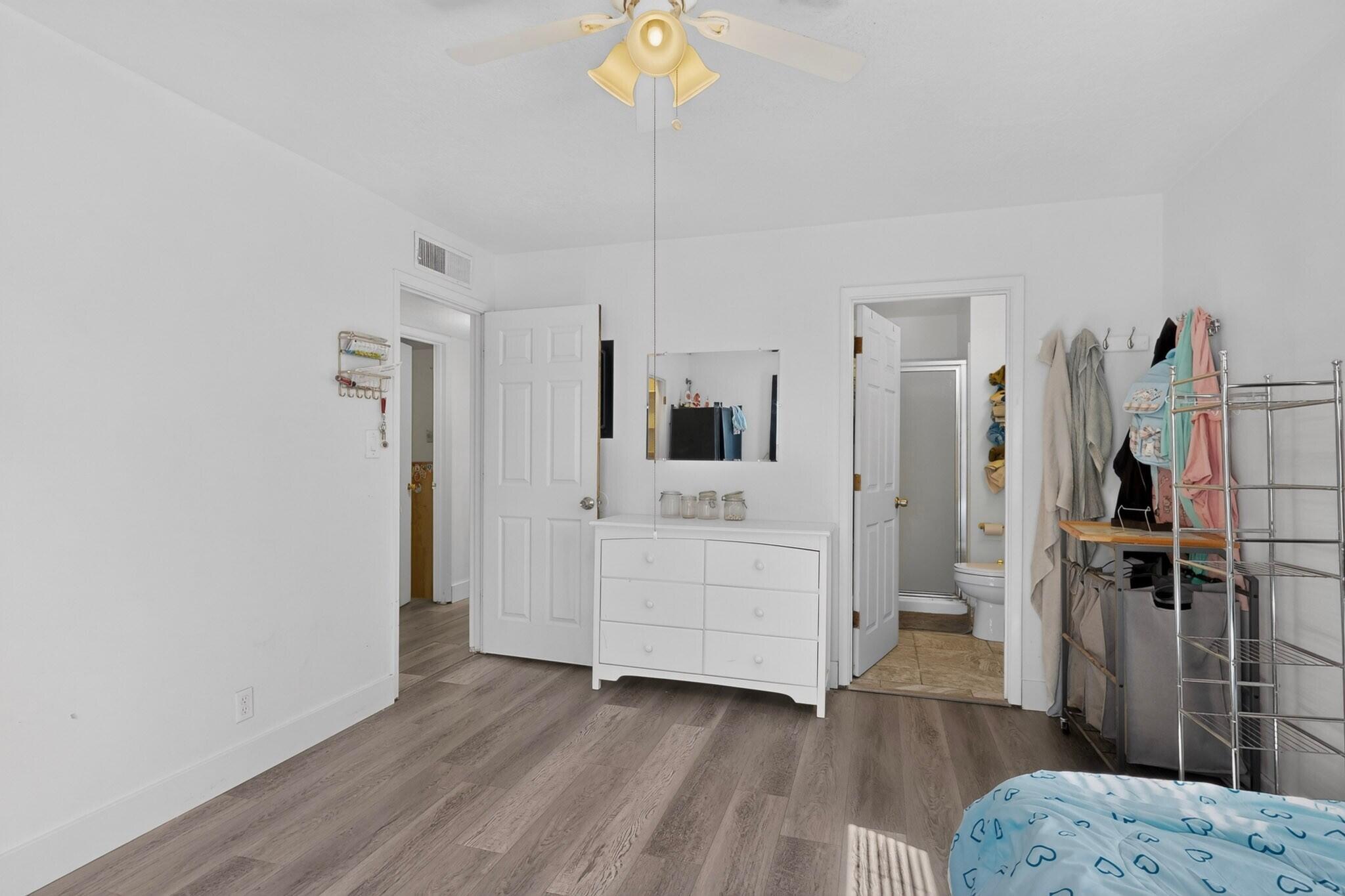 Photo 16 — 1709 Kirby Street NE