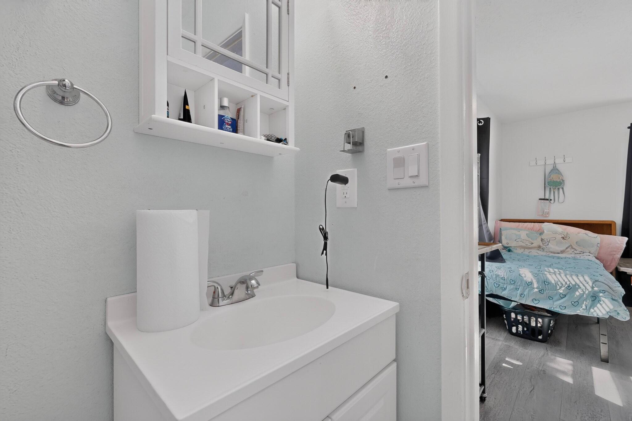 Photo 15 — 1709 Kirby Street NE