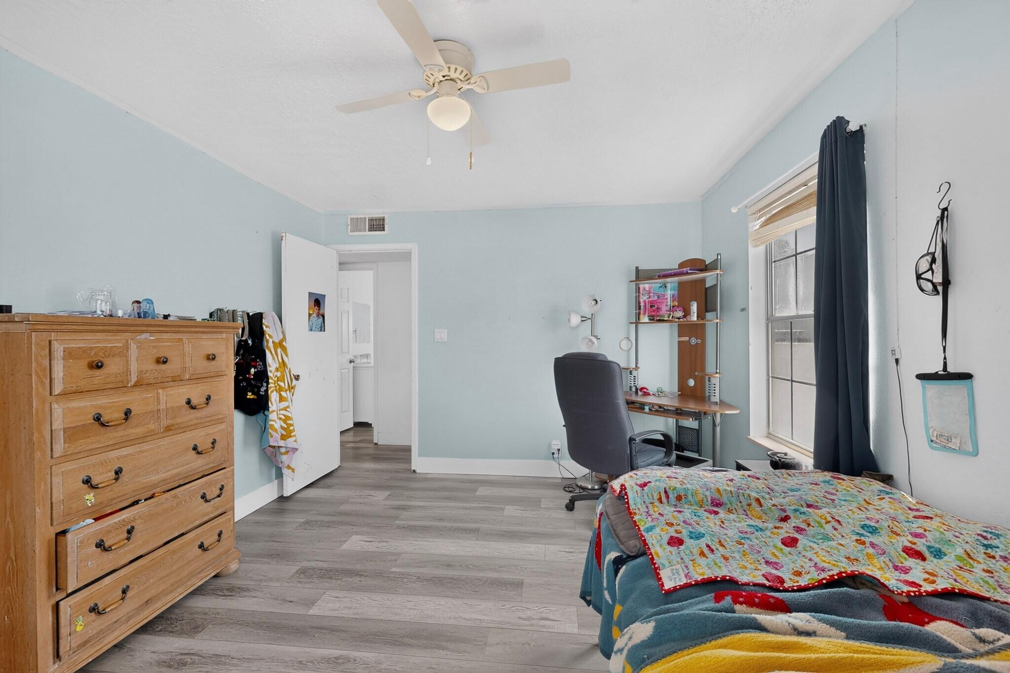 Photo 10 — 1709 Kirby Street NE