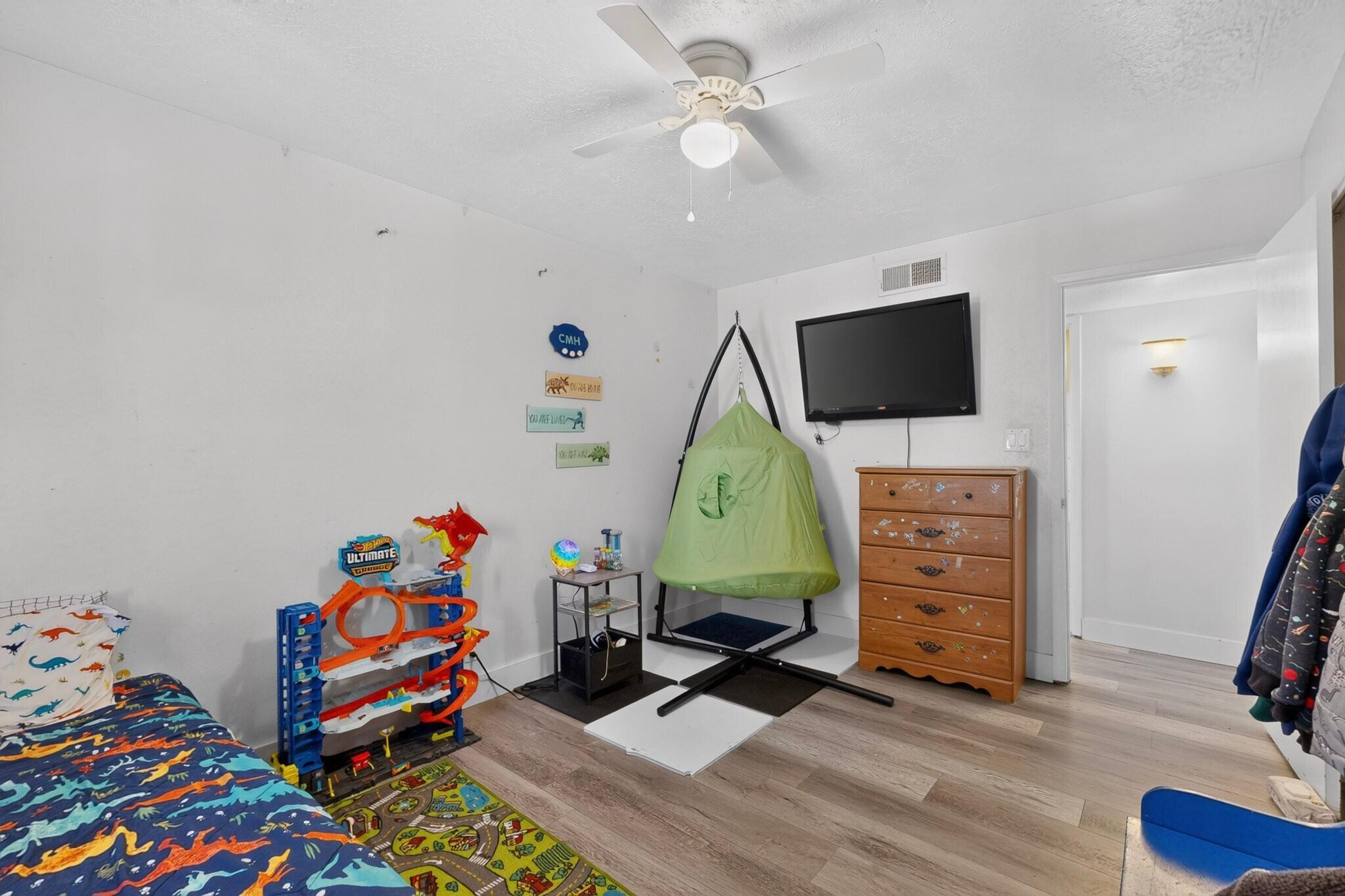 Photo 7 — 1709 Kirby Street NE