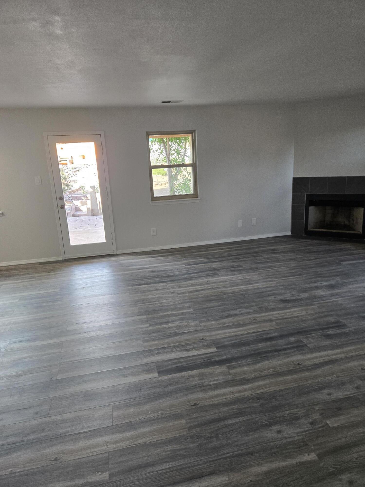 Photo 20 — 824 Landman Drive NE