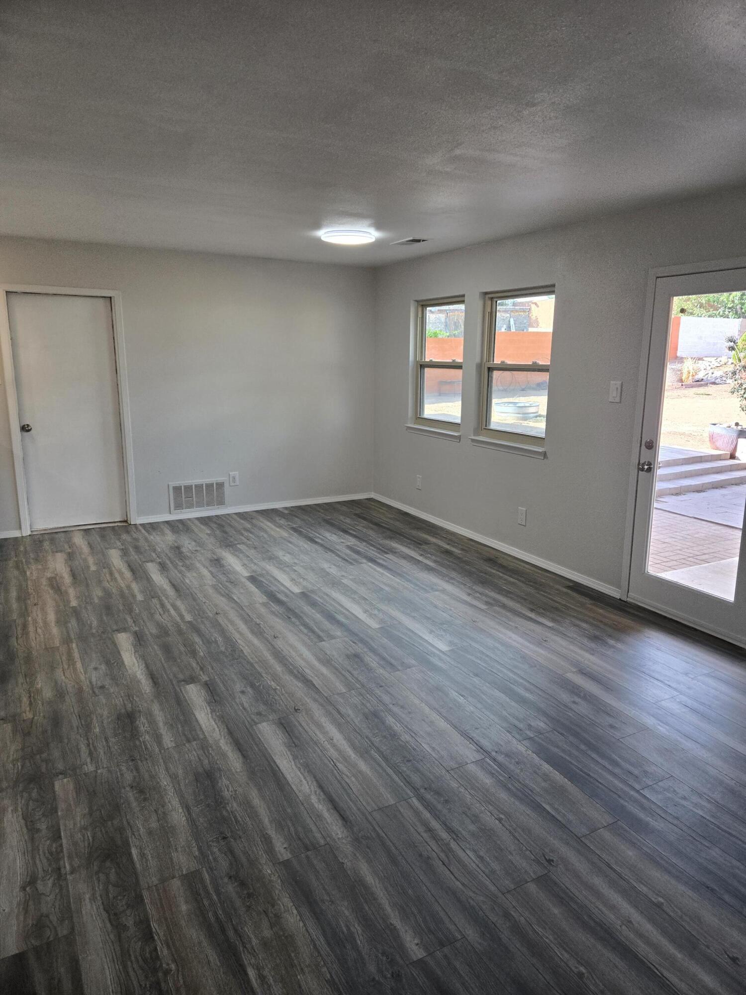 Photo 18 — 824 Landman Drive NE