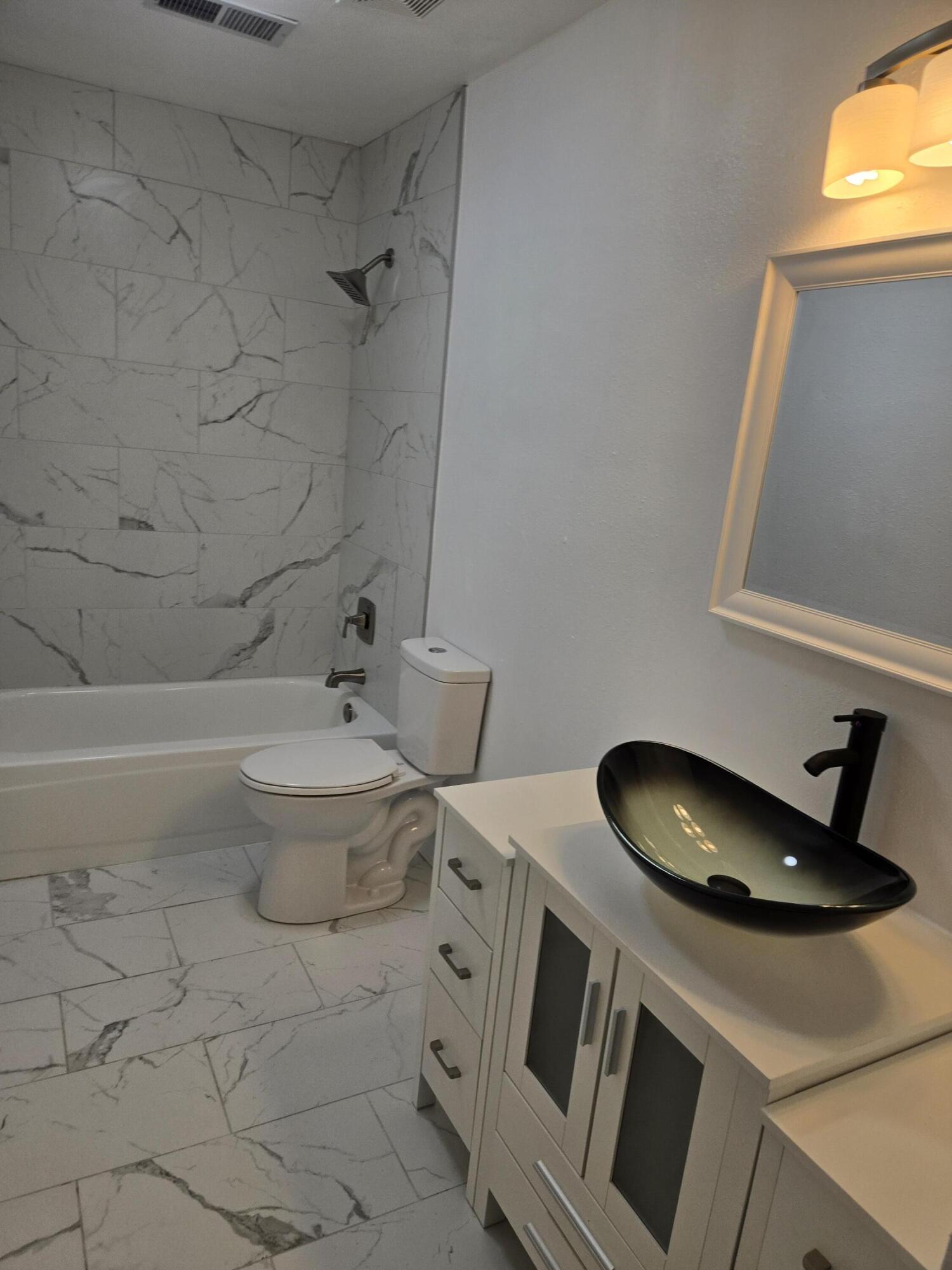 Photo 16 — 824 Landman Drive NE