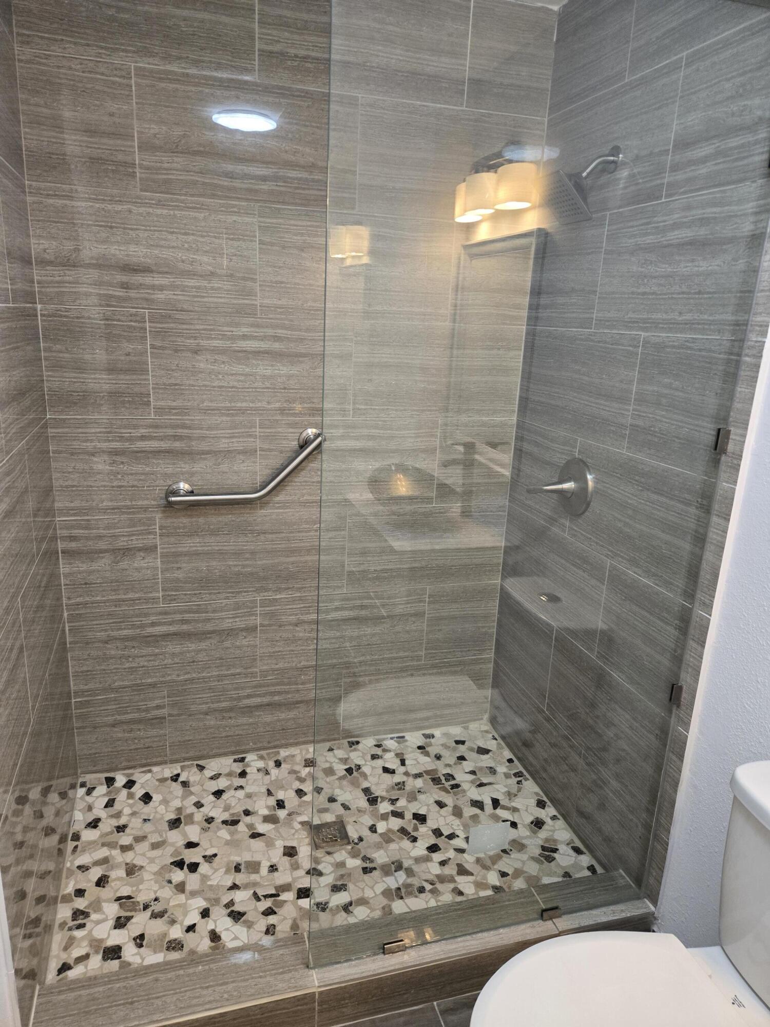 Photo 14 — 824 Landman Drive NE