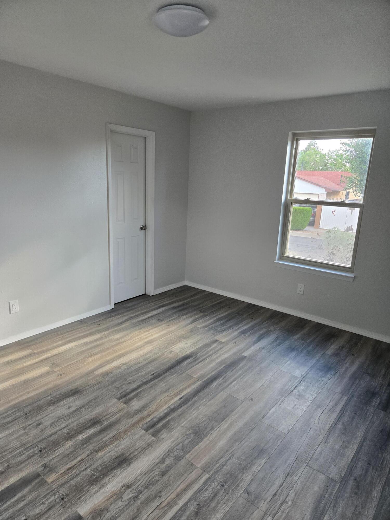 Photo 9 — 824 Landman Drive NE