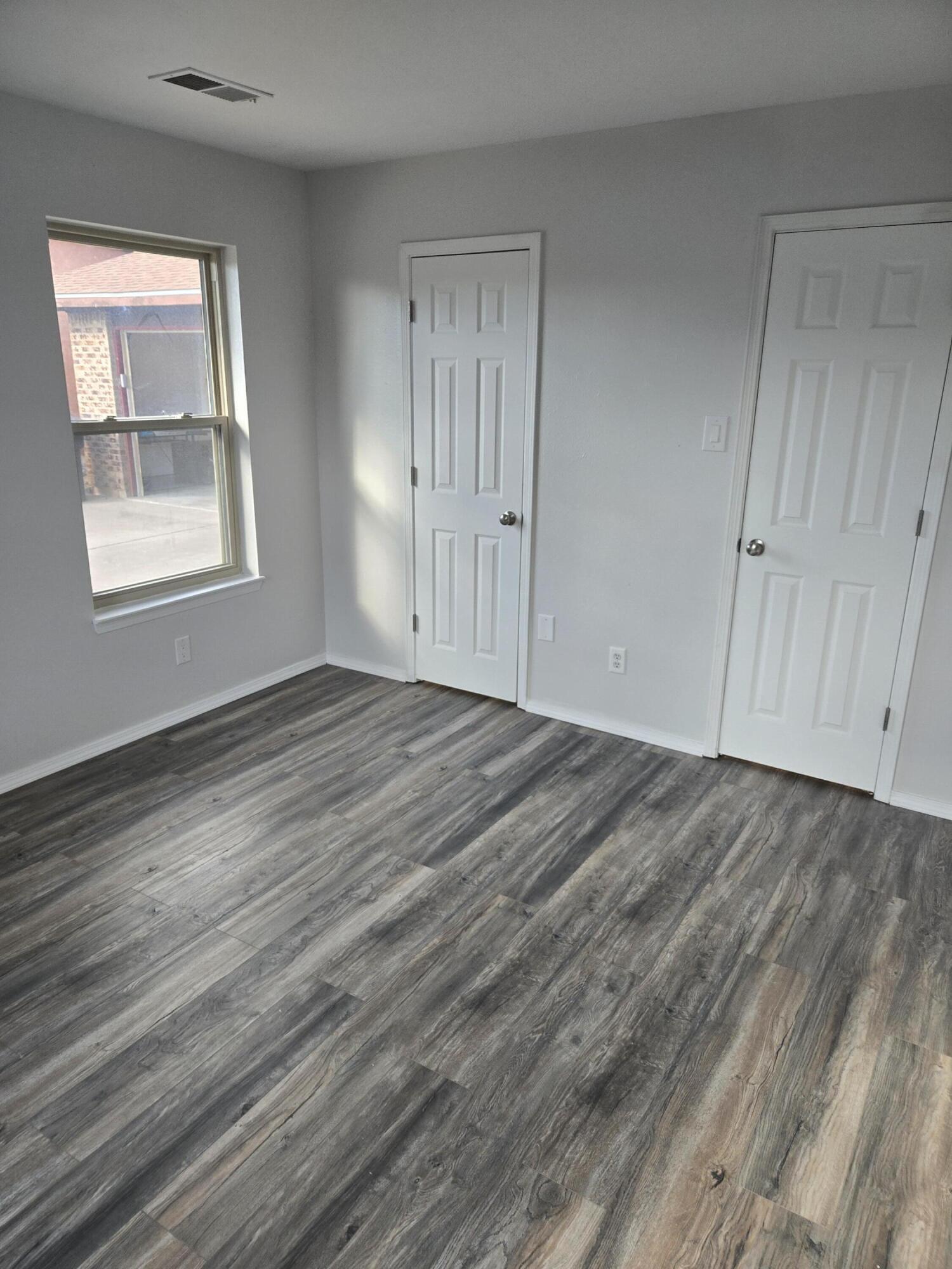 Photo 7 — 824 Landman Drive NE