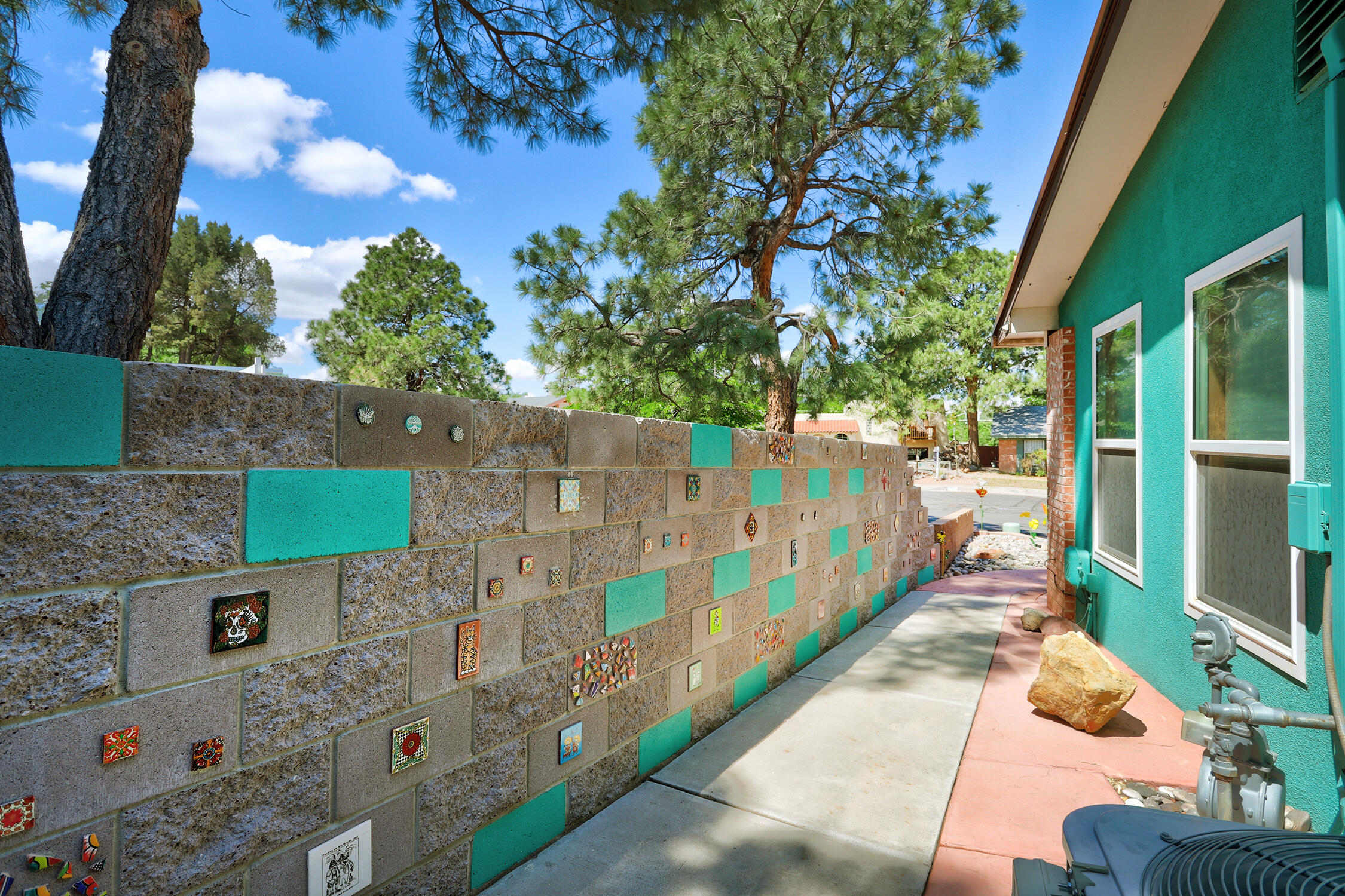 Photo 11 — 6208 Northland Avenue NE